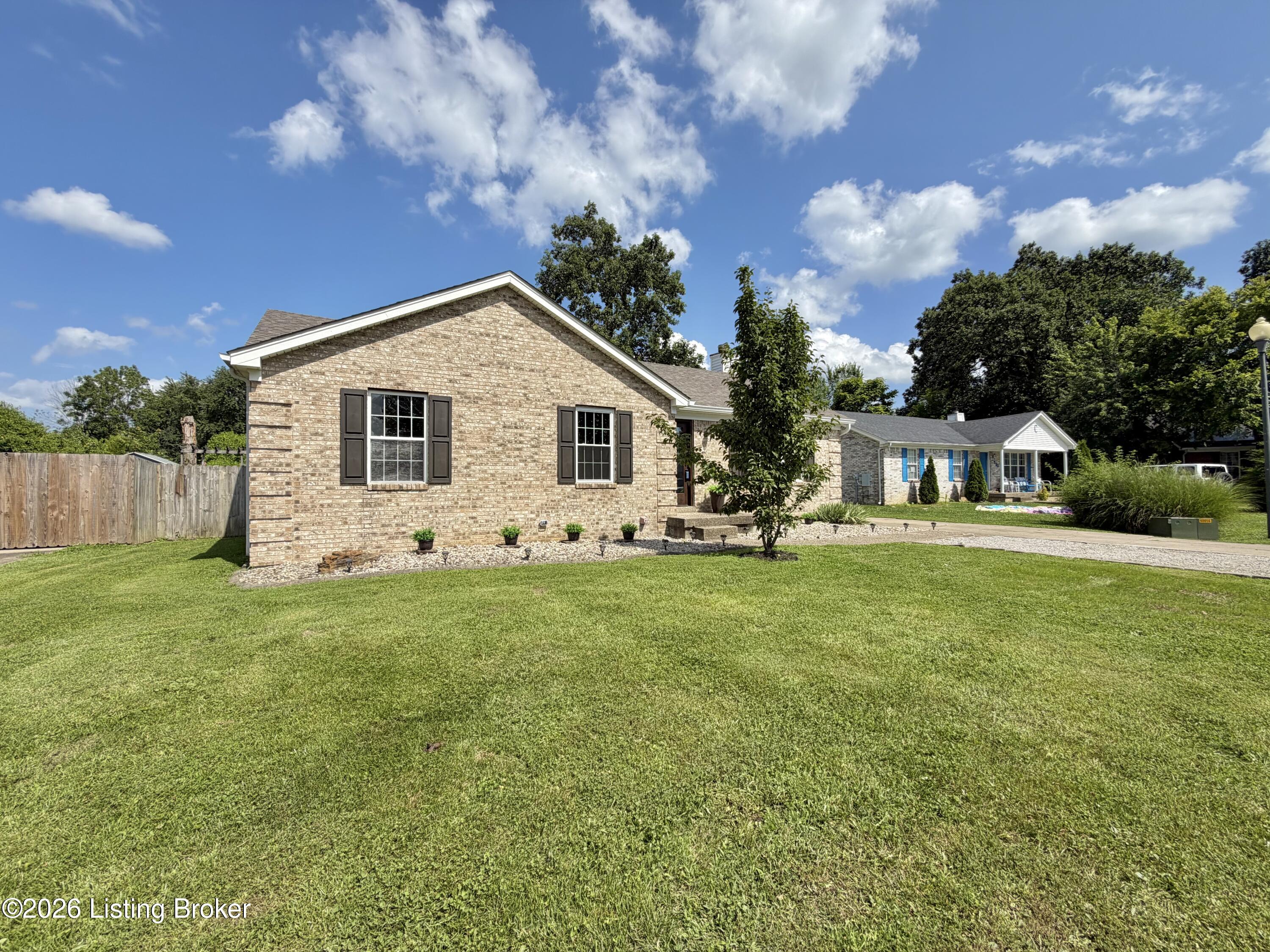238 Tara Cir Property Photo 4