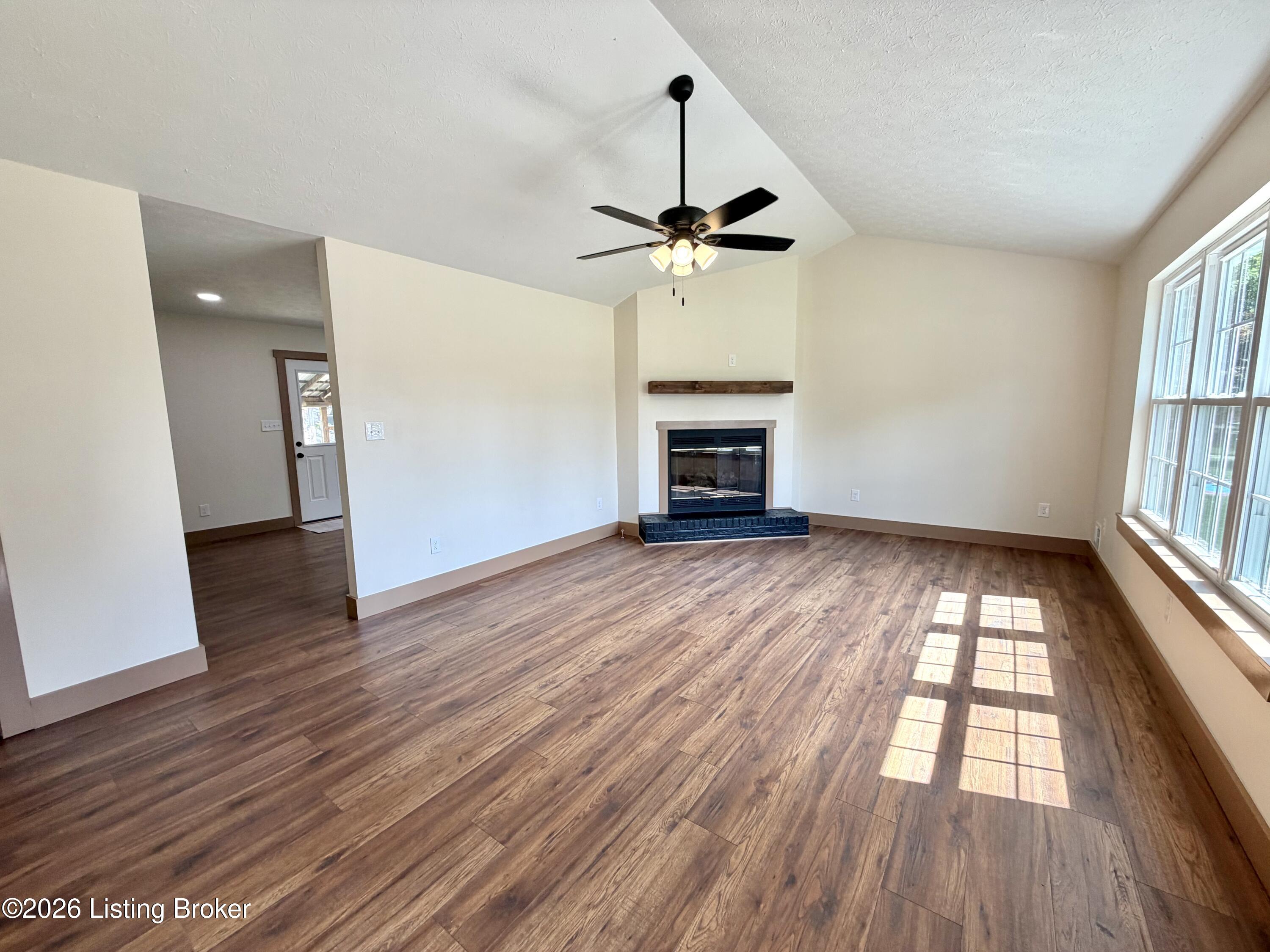 238 Tara Cir Property Photo 5