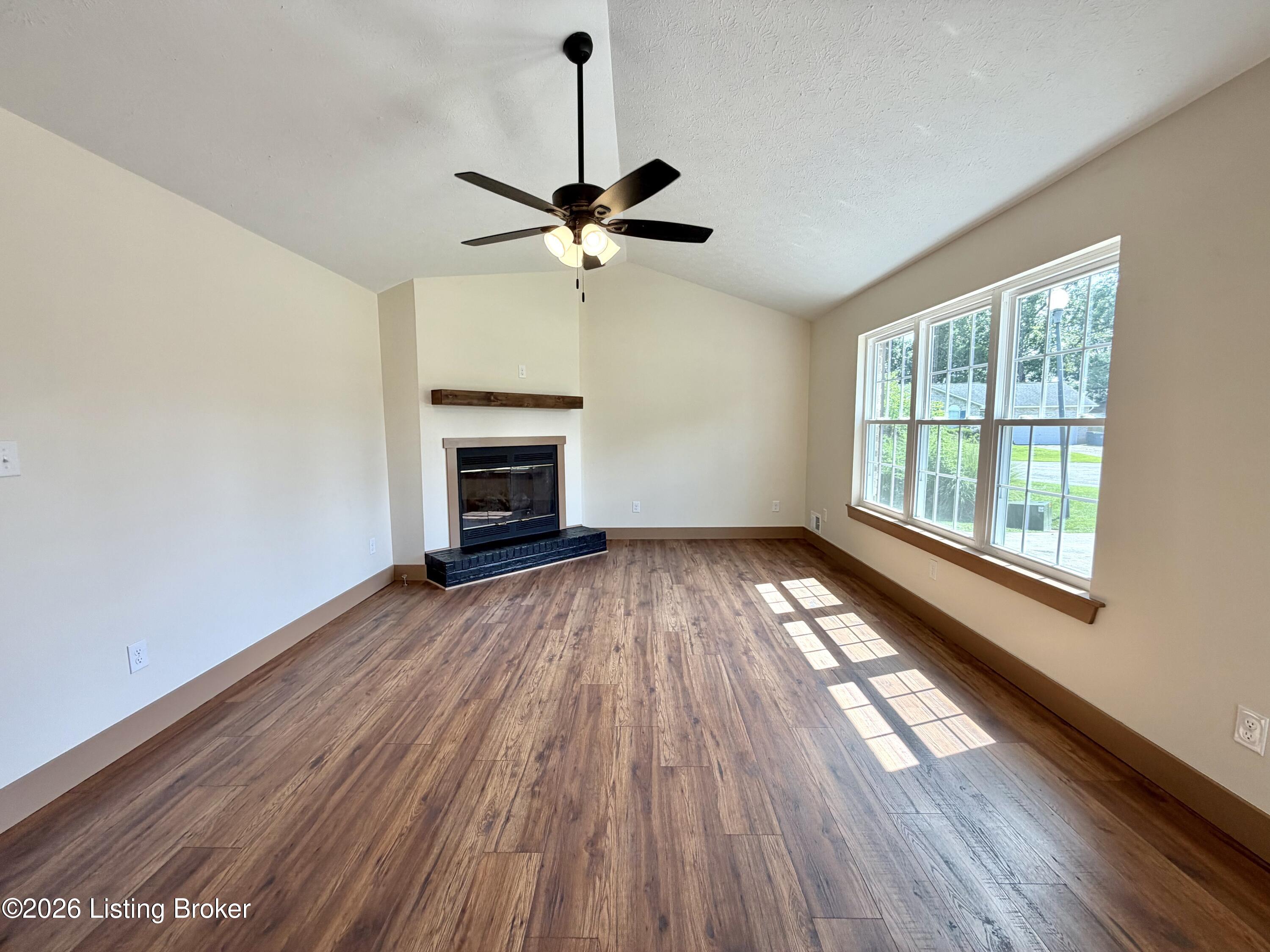 238 Tara Cir Property Photo 6
