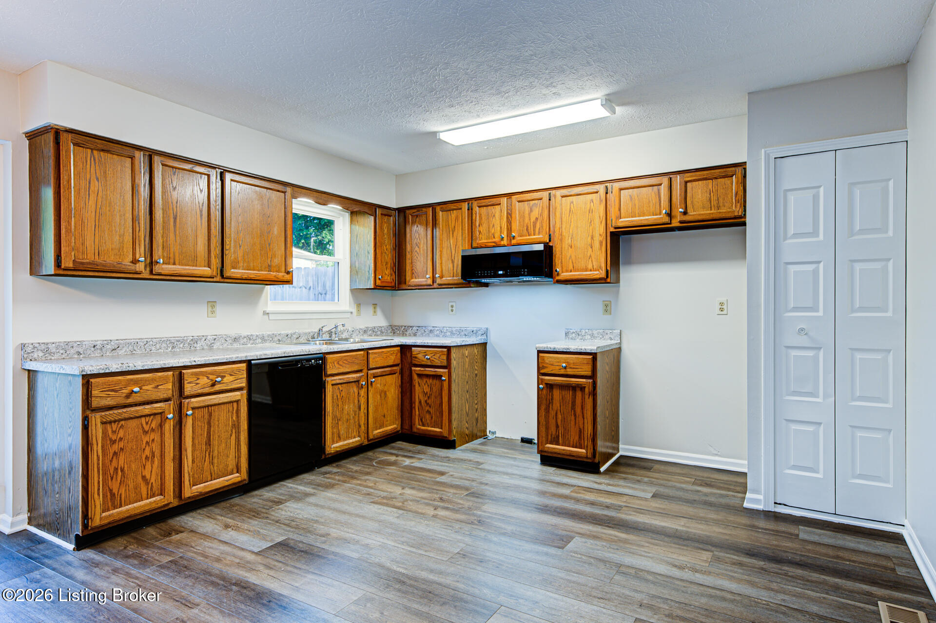 4318 Cara Way Property Photo 6