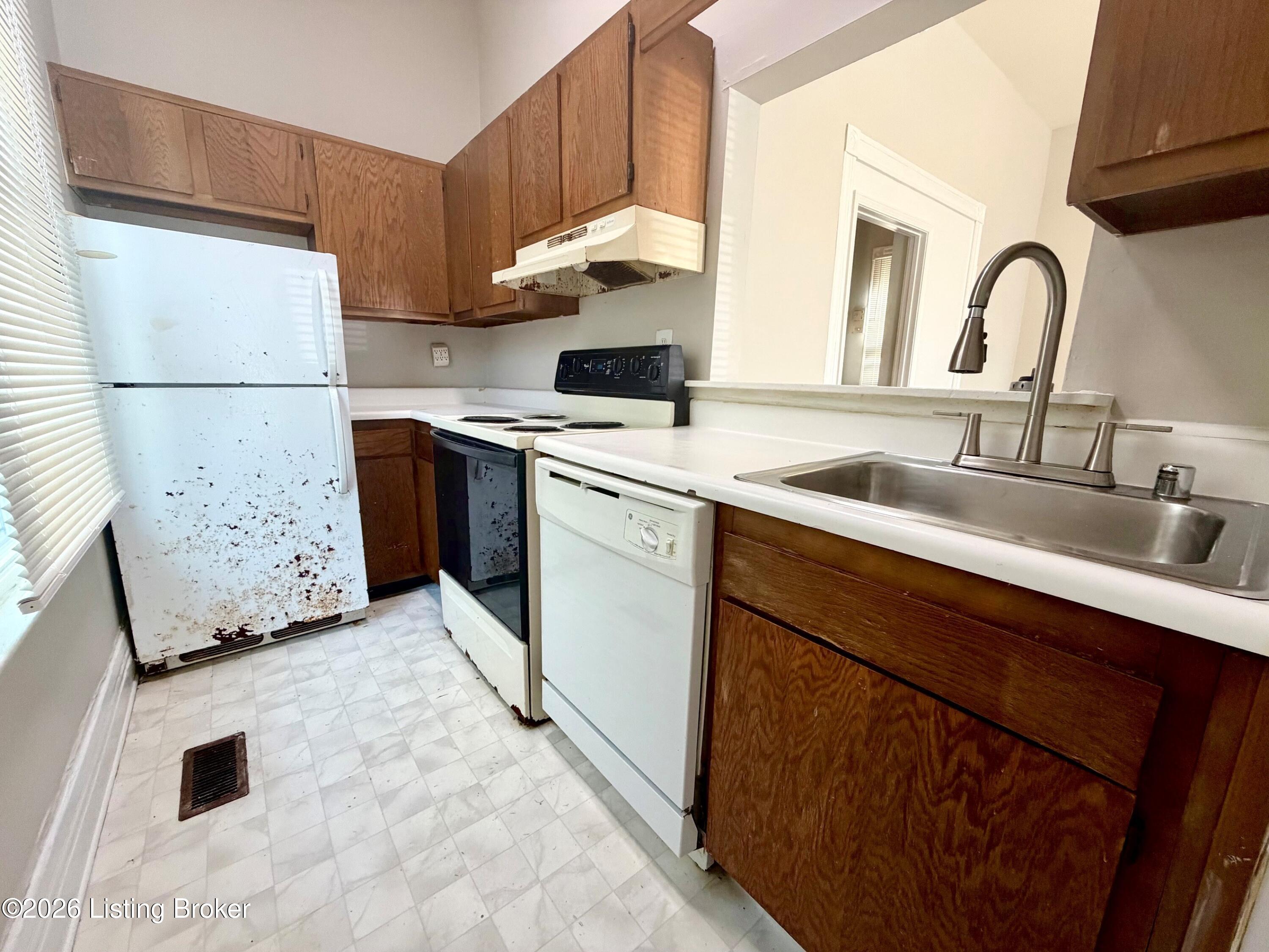 216 Pope St 1 Property Photo 4