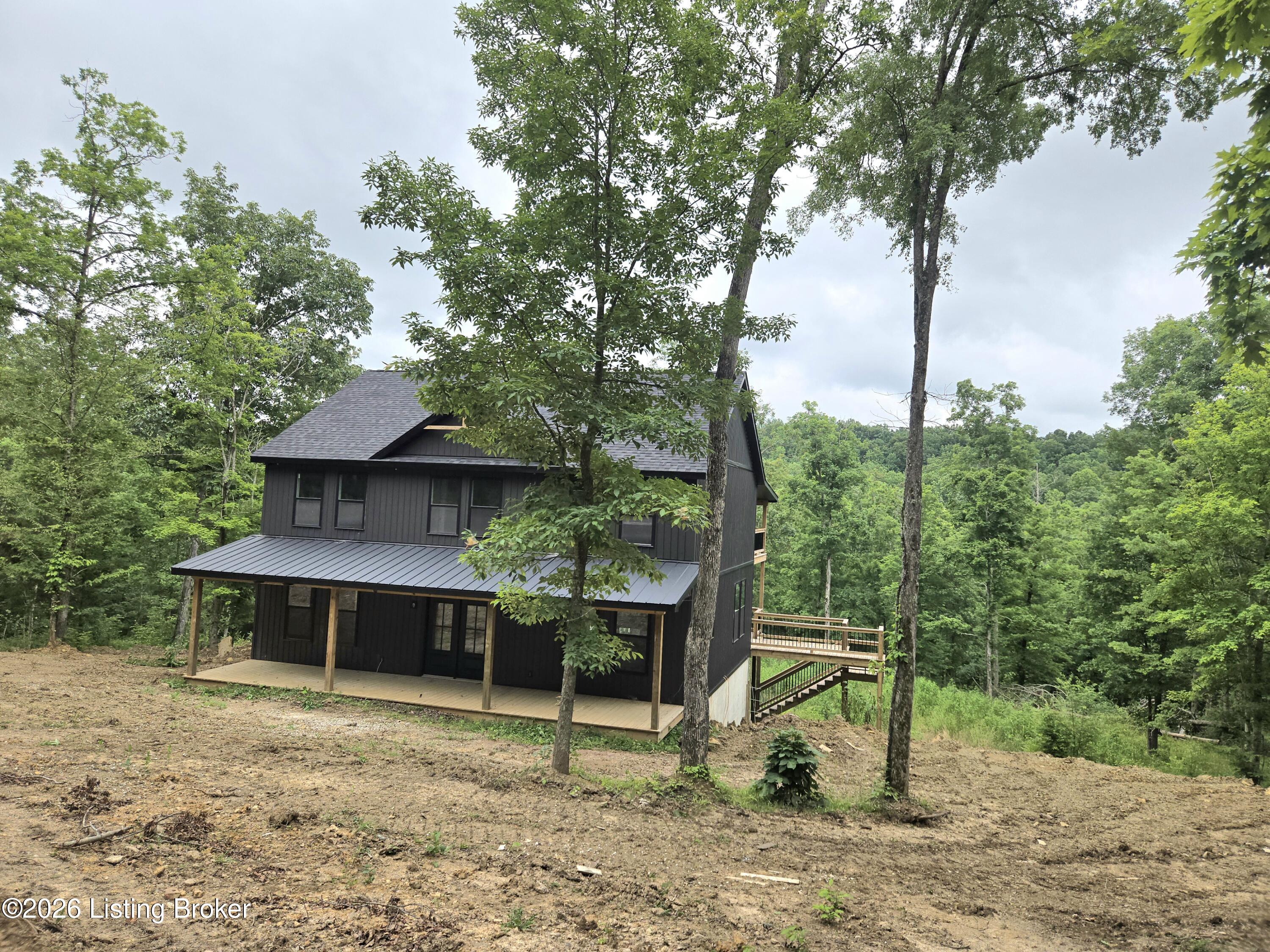 1045 Hunting Ground Rd Property Photo 2