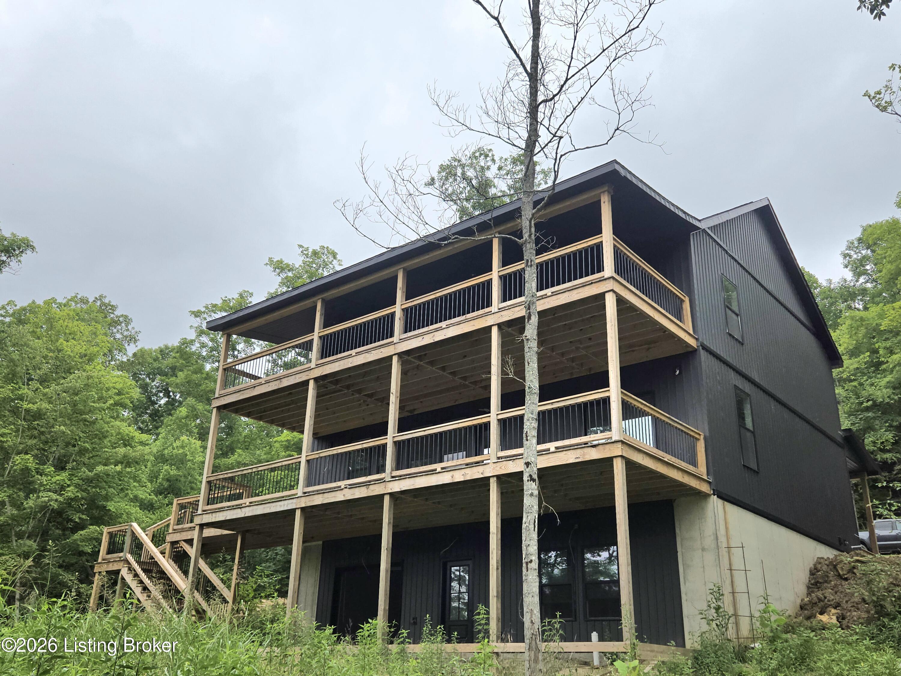 1045 Hunting Ground Rd Property Photo 4