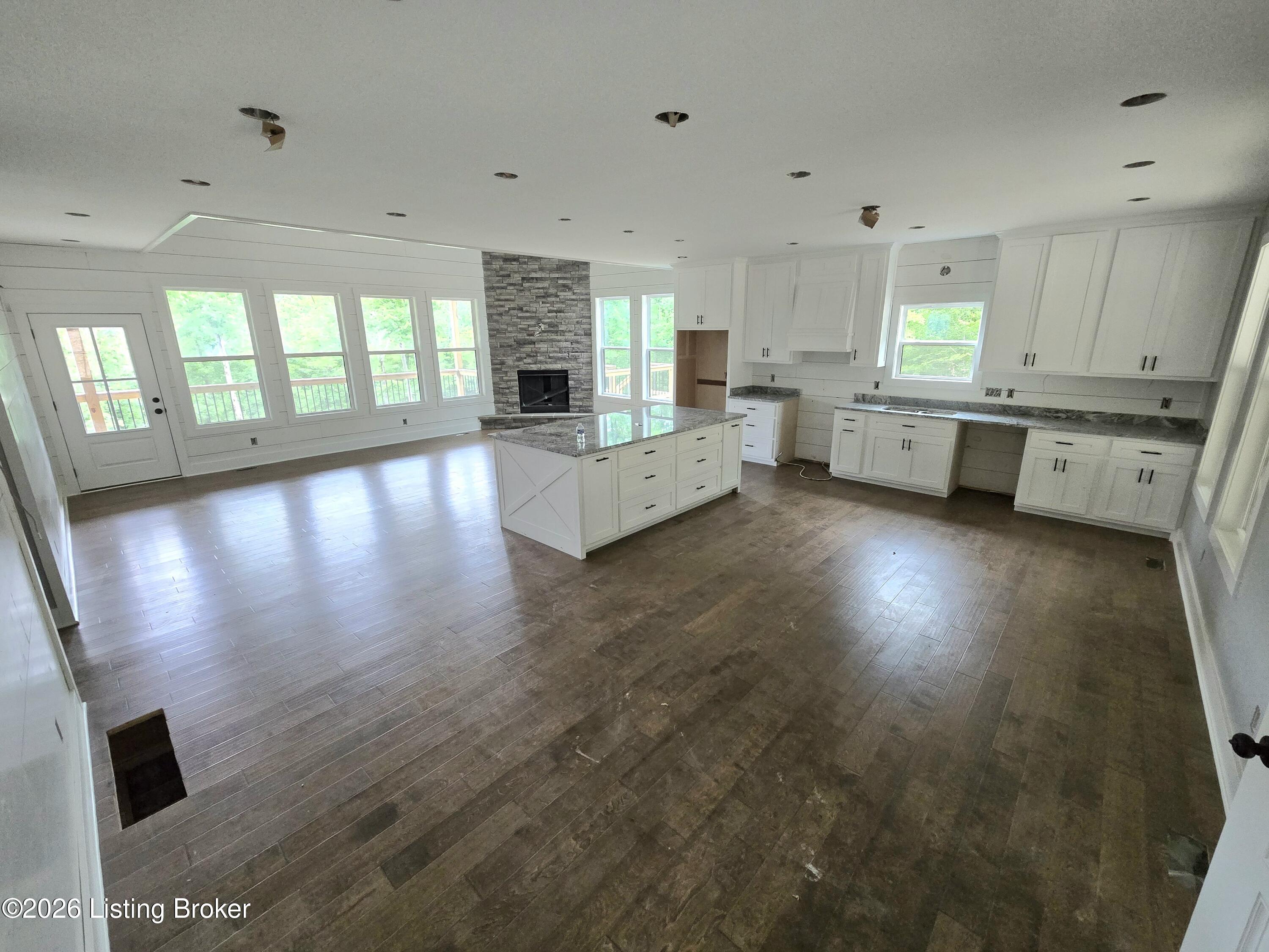 1045 Hunting Ground Rd Property Photo 5