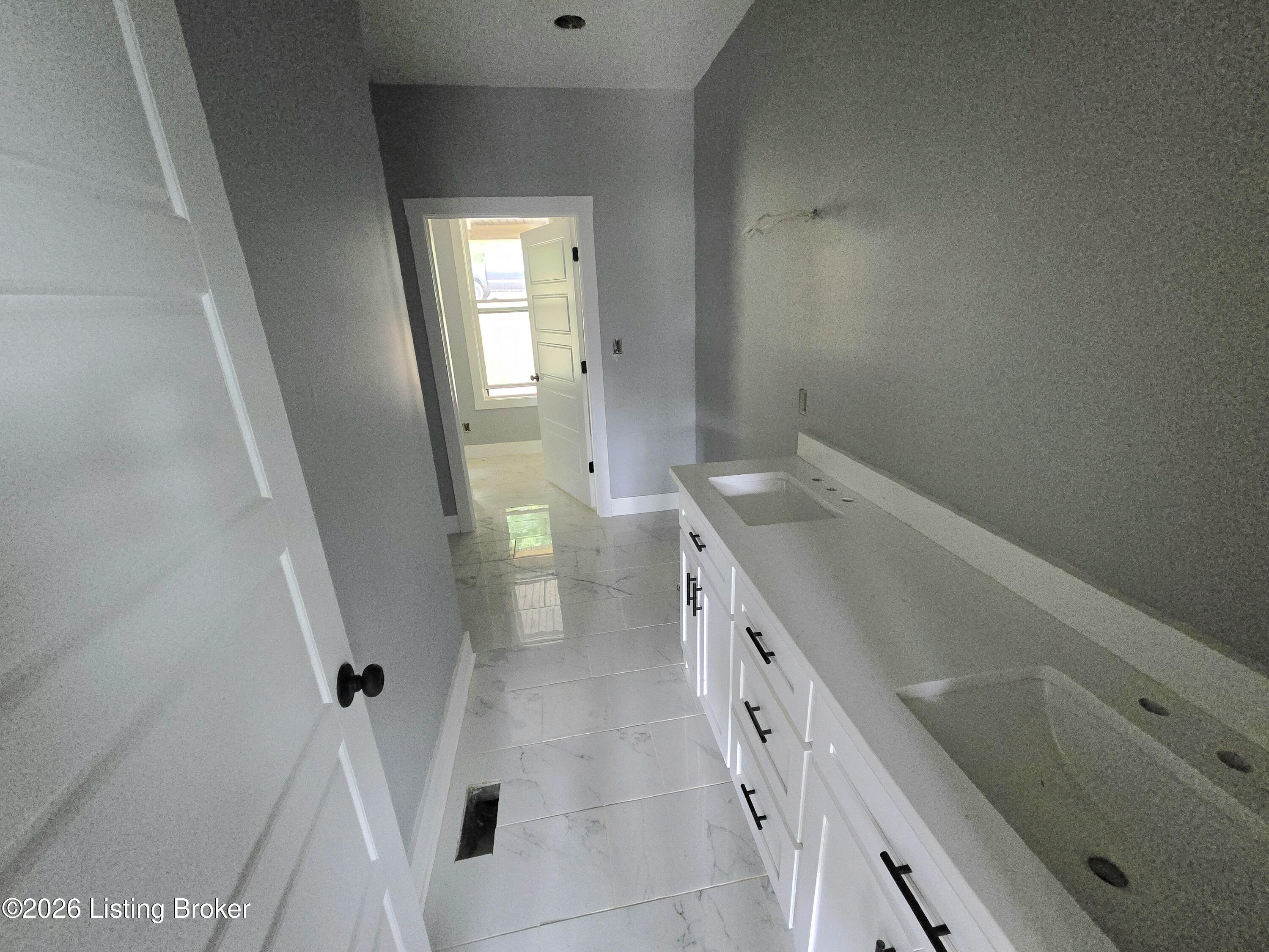 1045 Hunting Ground Rd Property Photo 12
