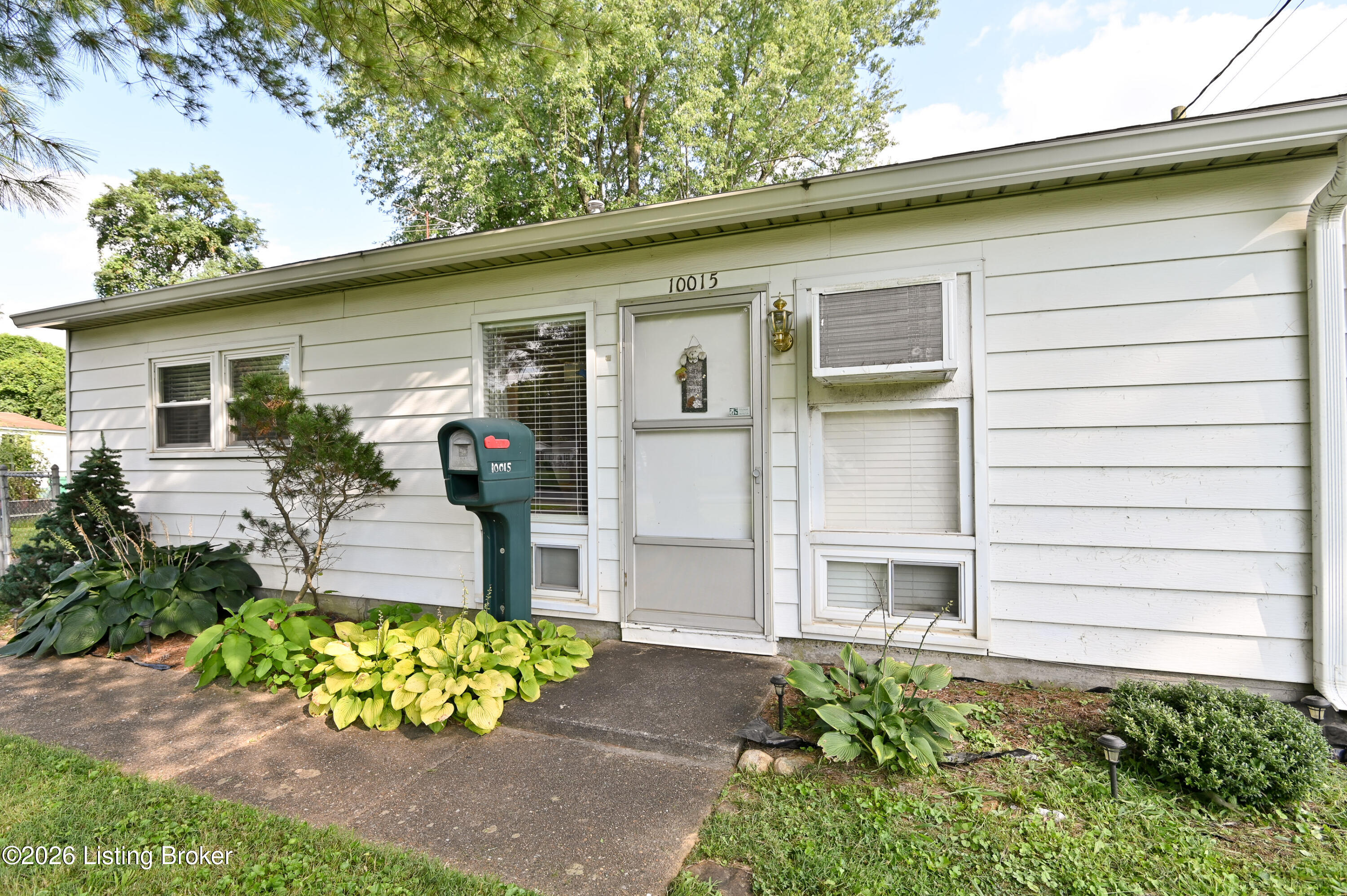 10015 Donau Ln Property Photo 3