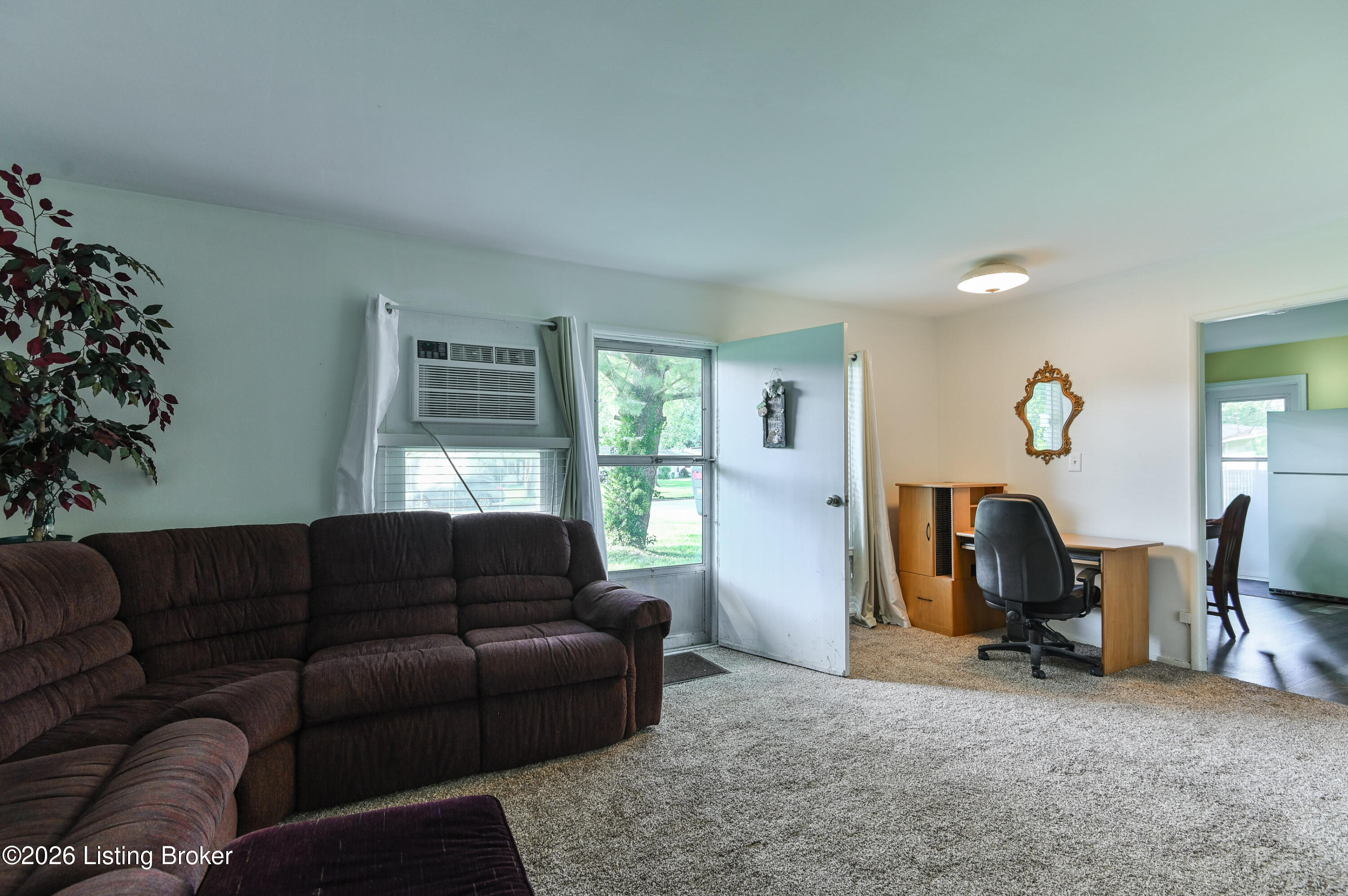 10015 Donau Ln Property Photo 4