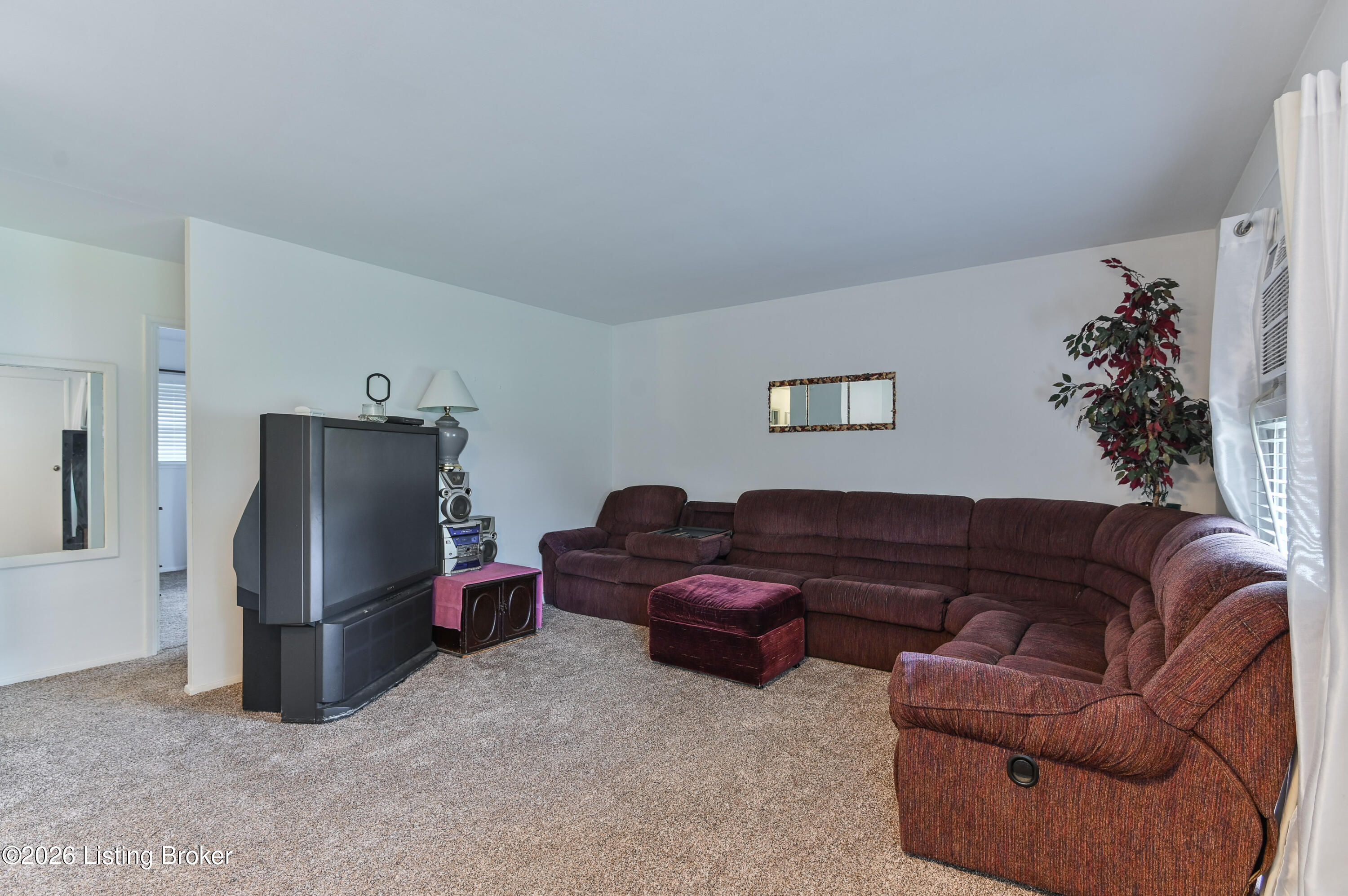 10015 Donau Ln Property Photo 6