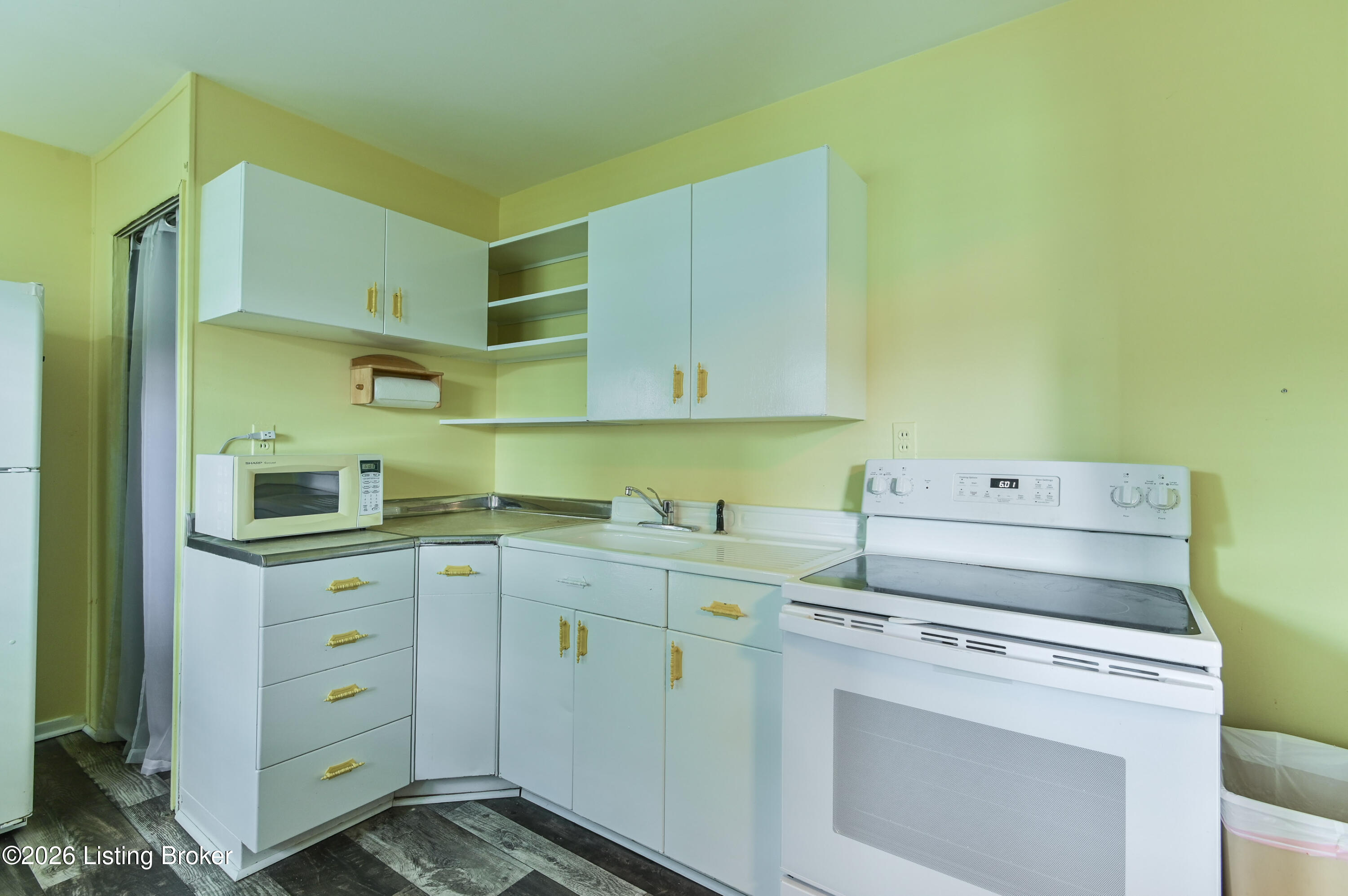 10015 Donau Ln Property Photo 9