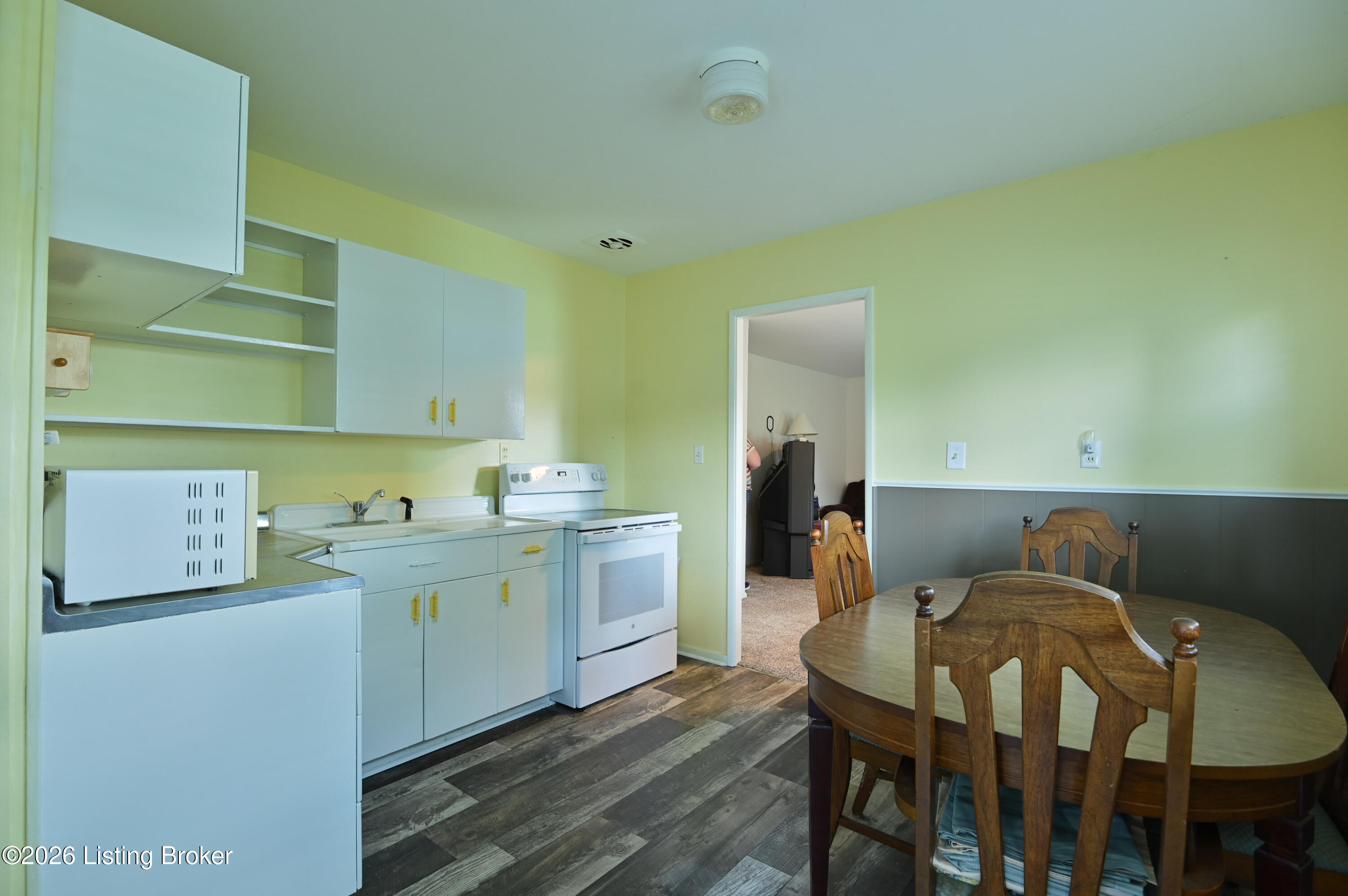 10015 Donau Ln Property Photo 10