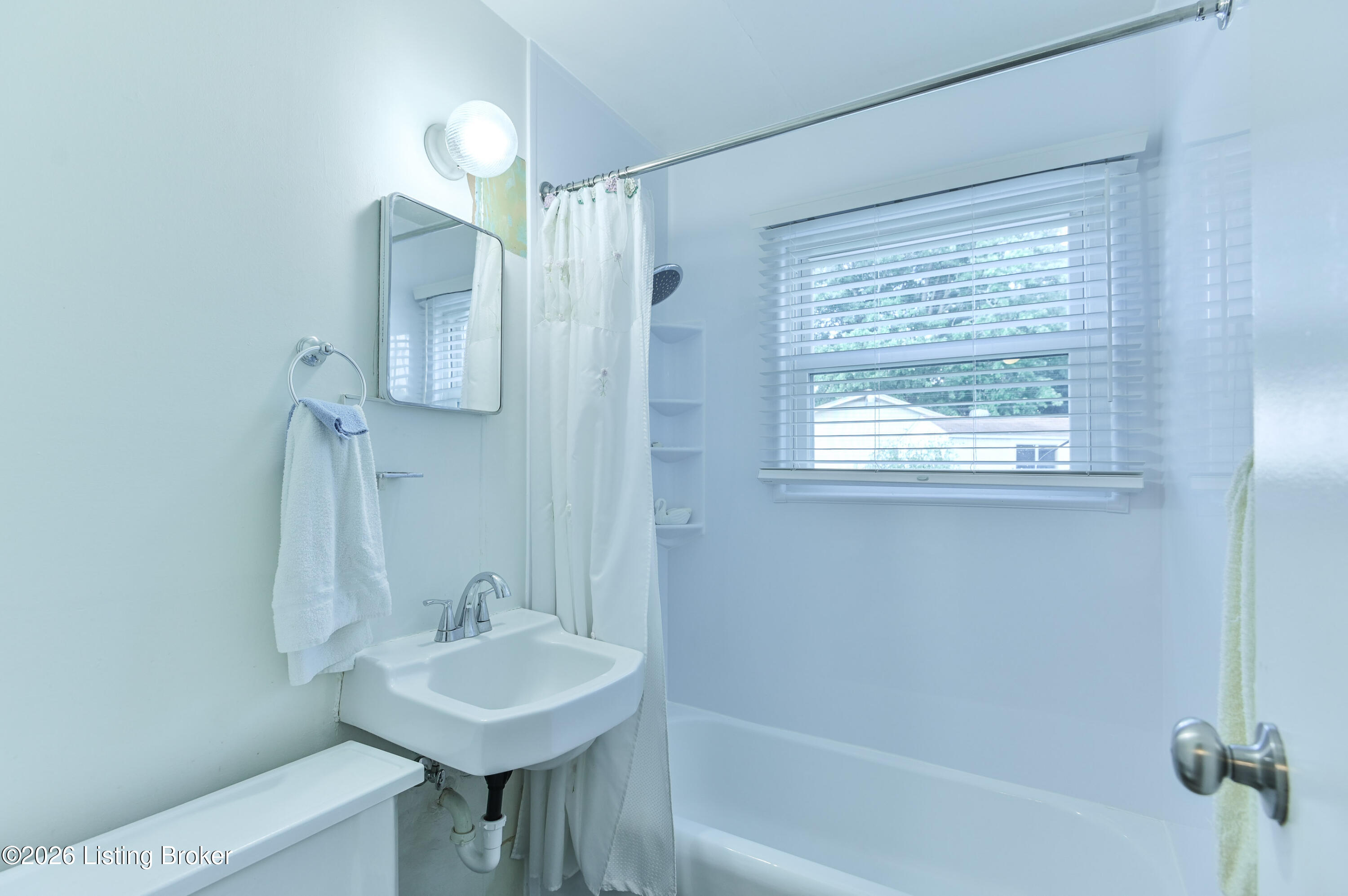 10015 Donau Ln Property Photo 21
