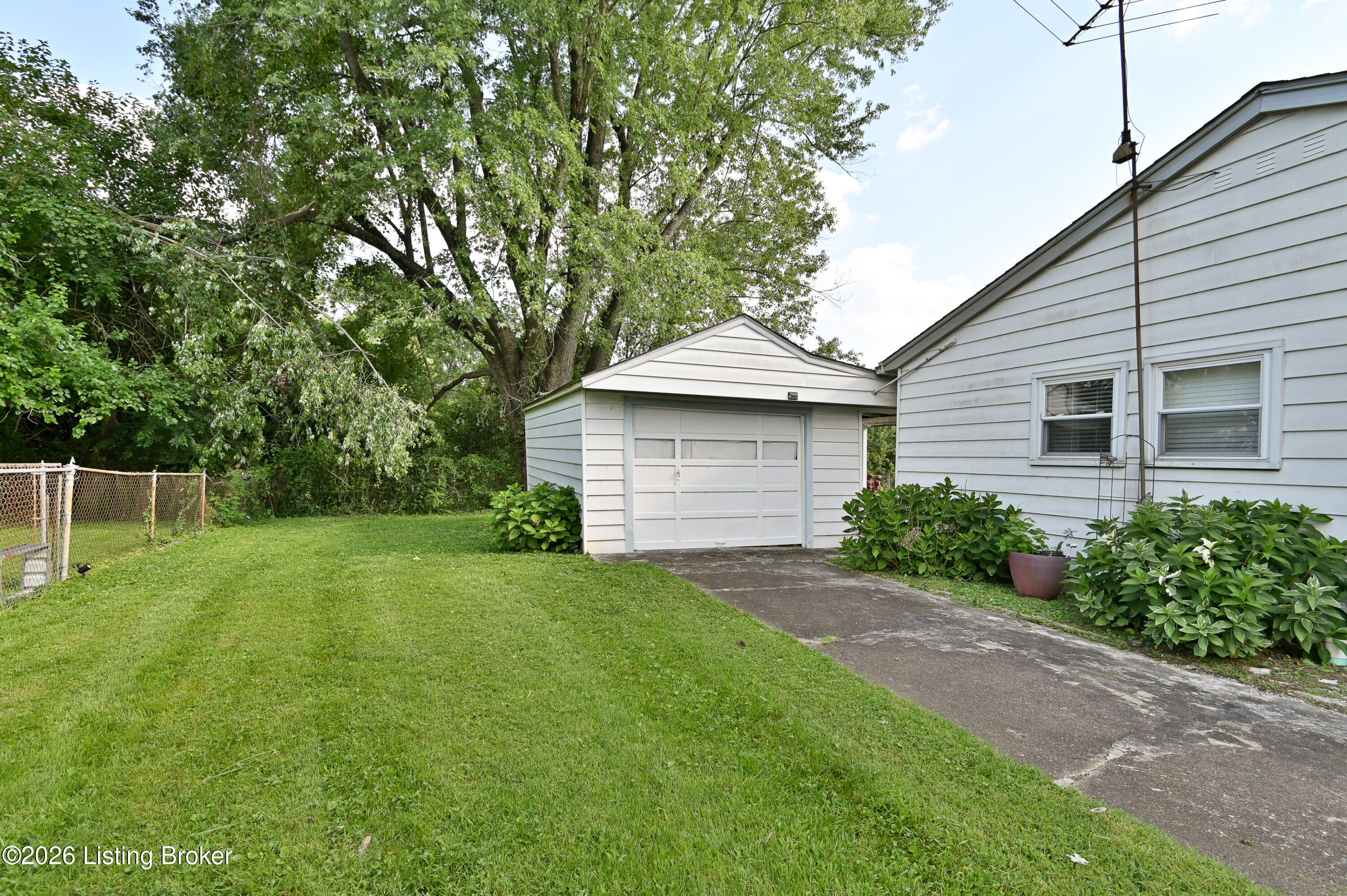 10015 Donau Ln Property Photo 24