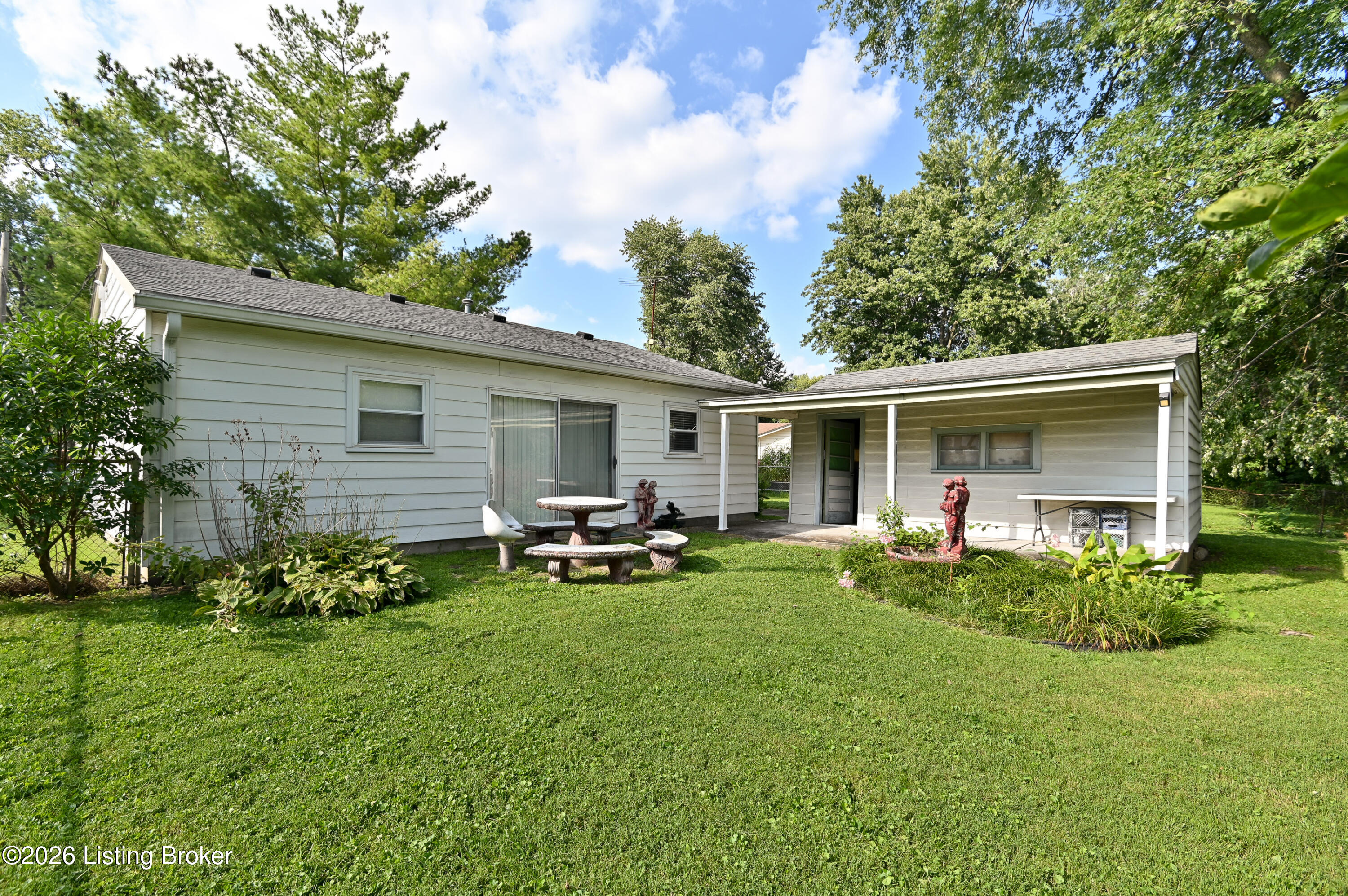 10015 Donau Ln Property Photo 28