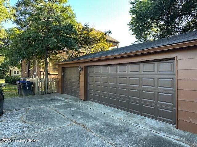 1637 Deerwood Ave Property Photo 3