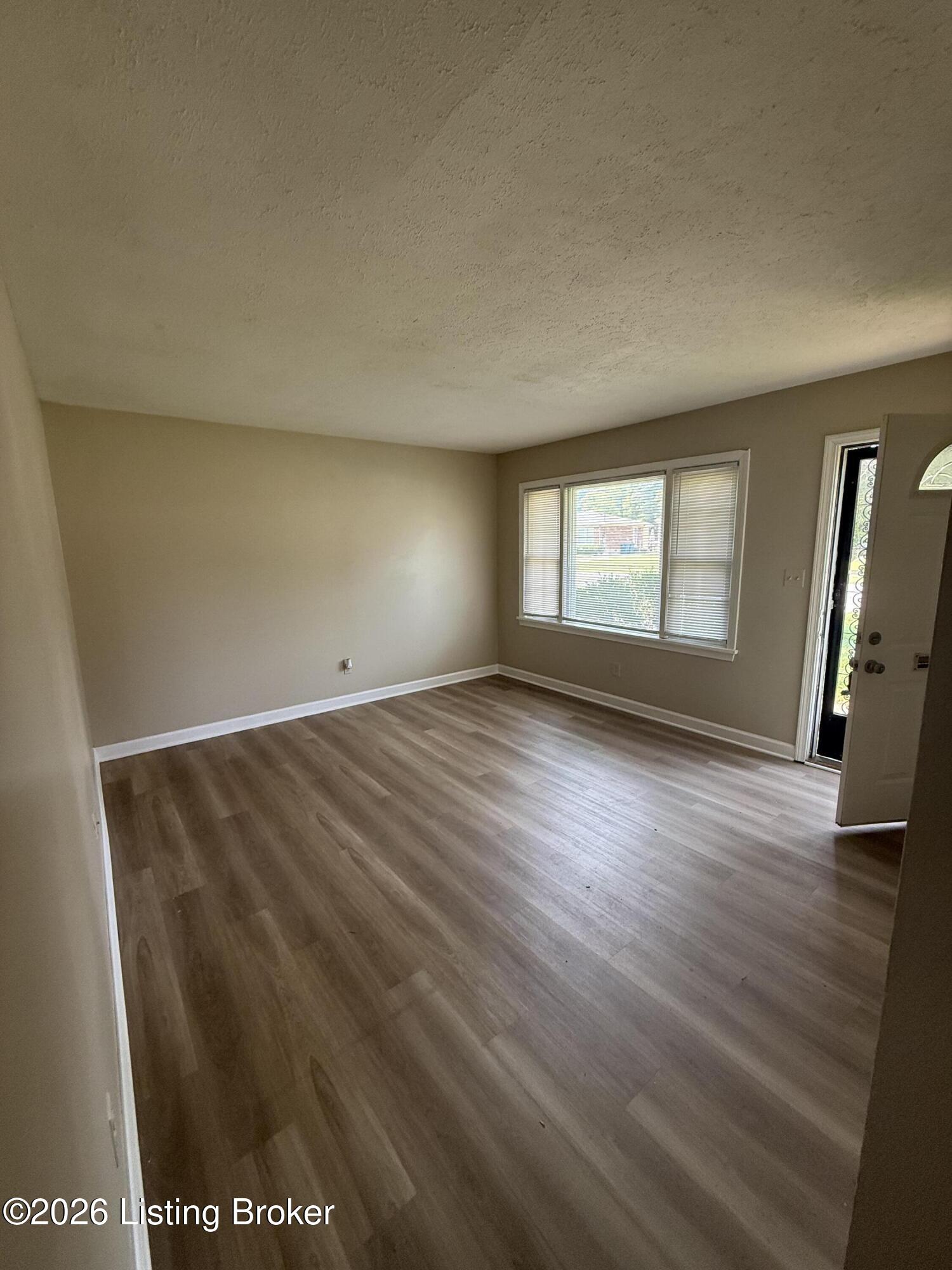 5709 Elmer Ln Property Photo 3