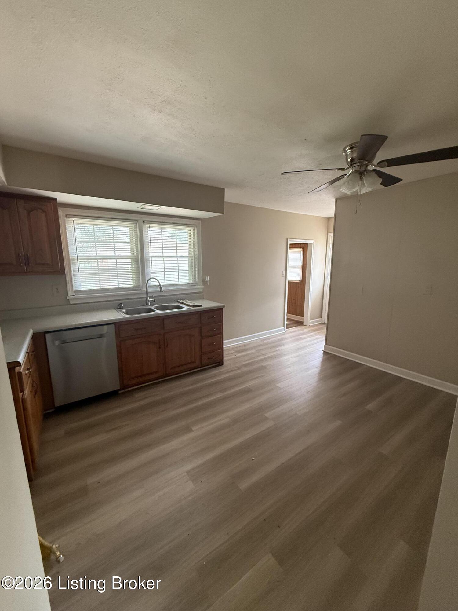 5709 Elmer Ln Property Photo 4