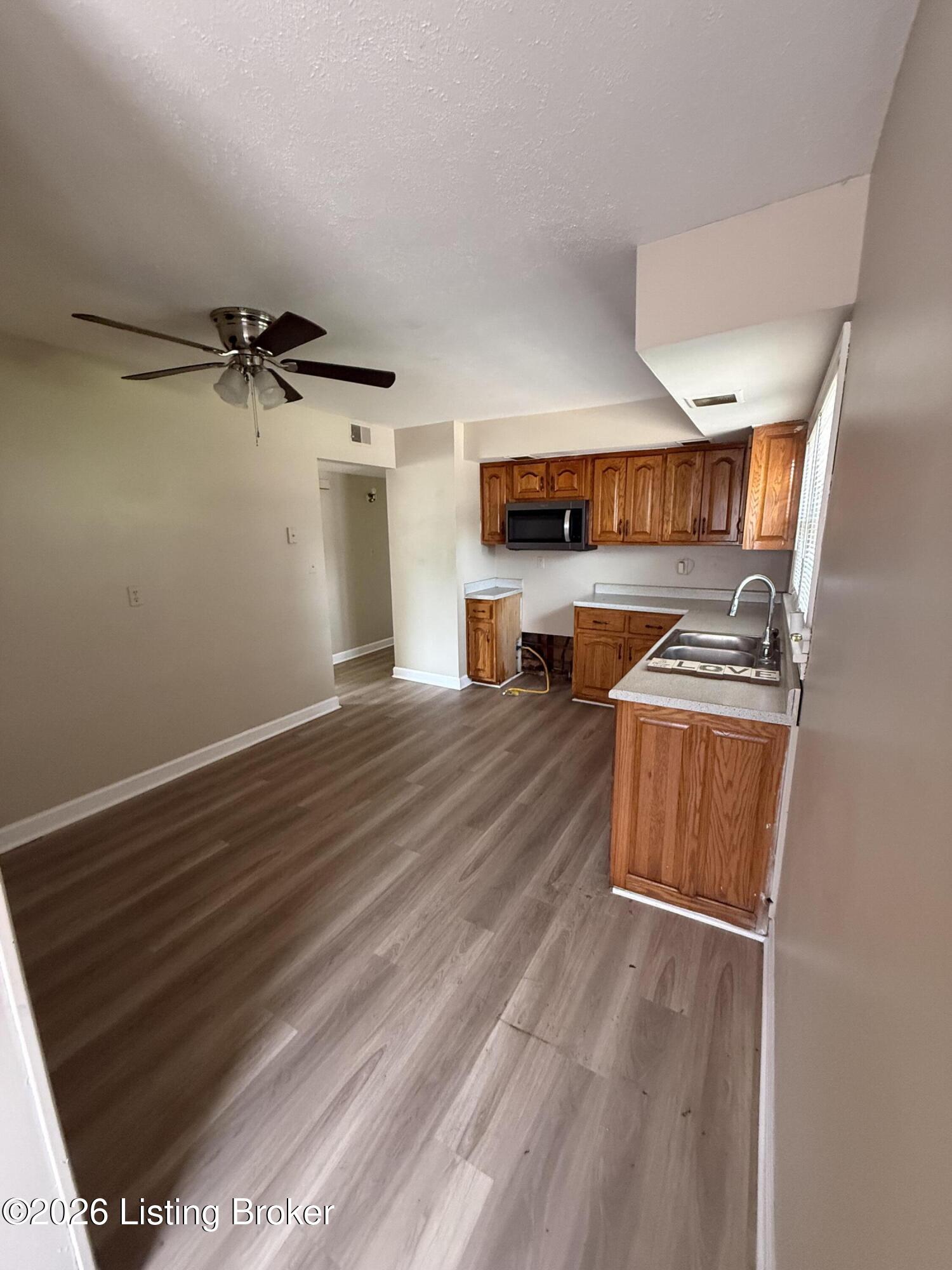 5709 Elmer Ln Property Photo 6