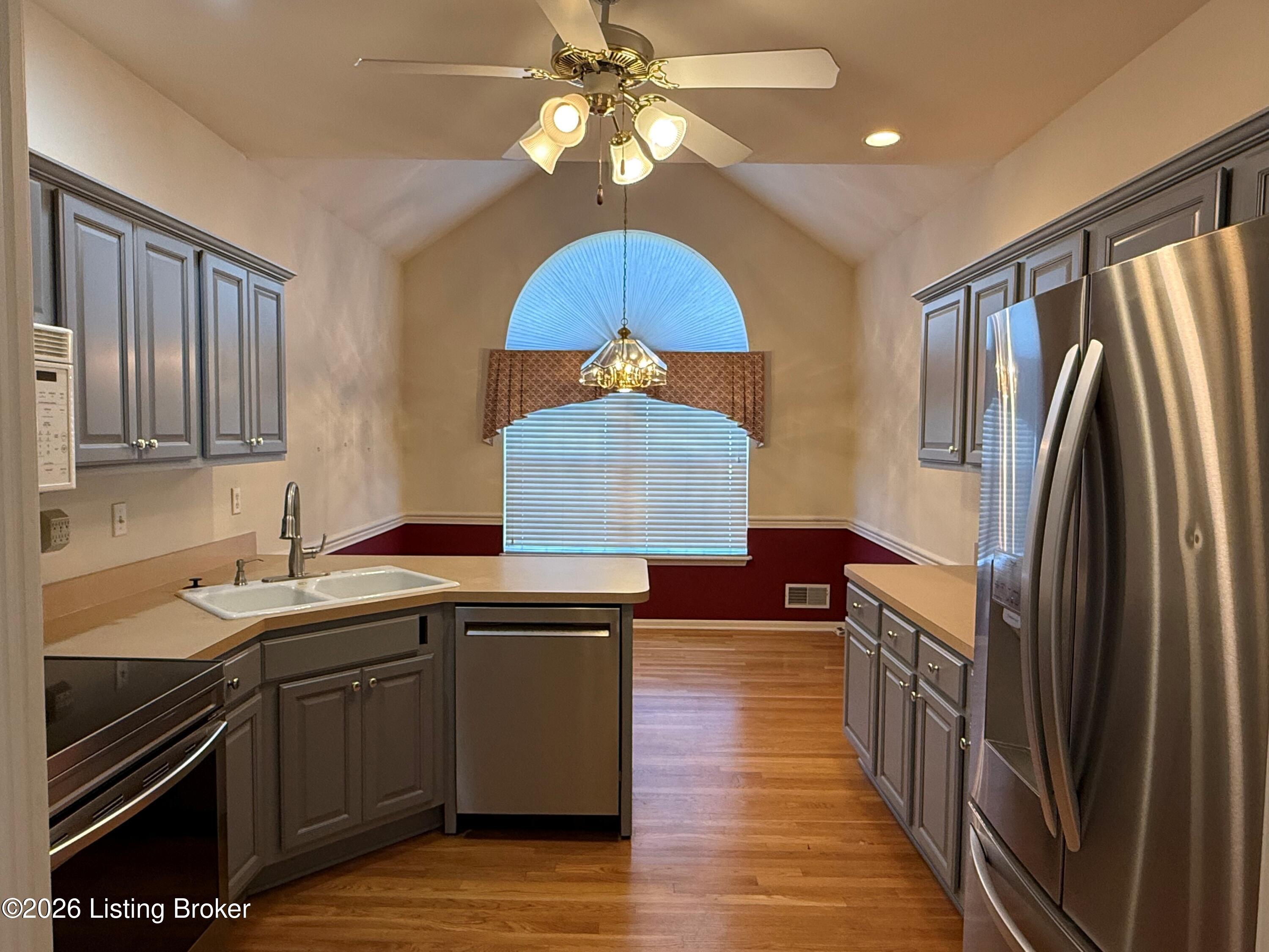 4733 Brownsboro Gardens Dr Property Photo 3