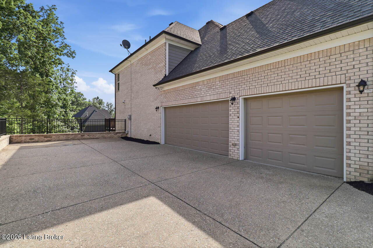 17400 Shakes Creek Dr Property Photo 73