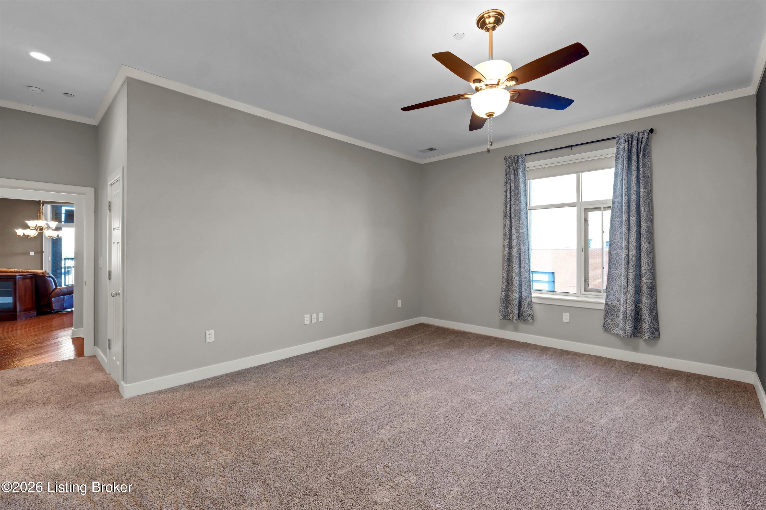 324 E Main St 404 Property Photo 34