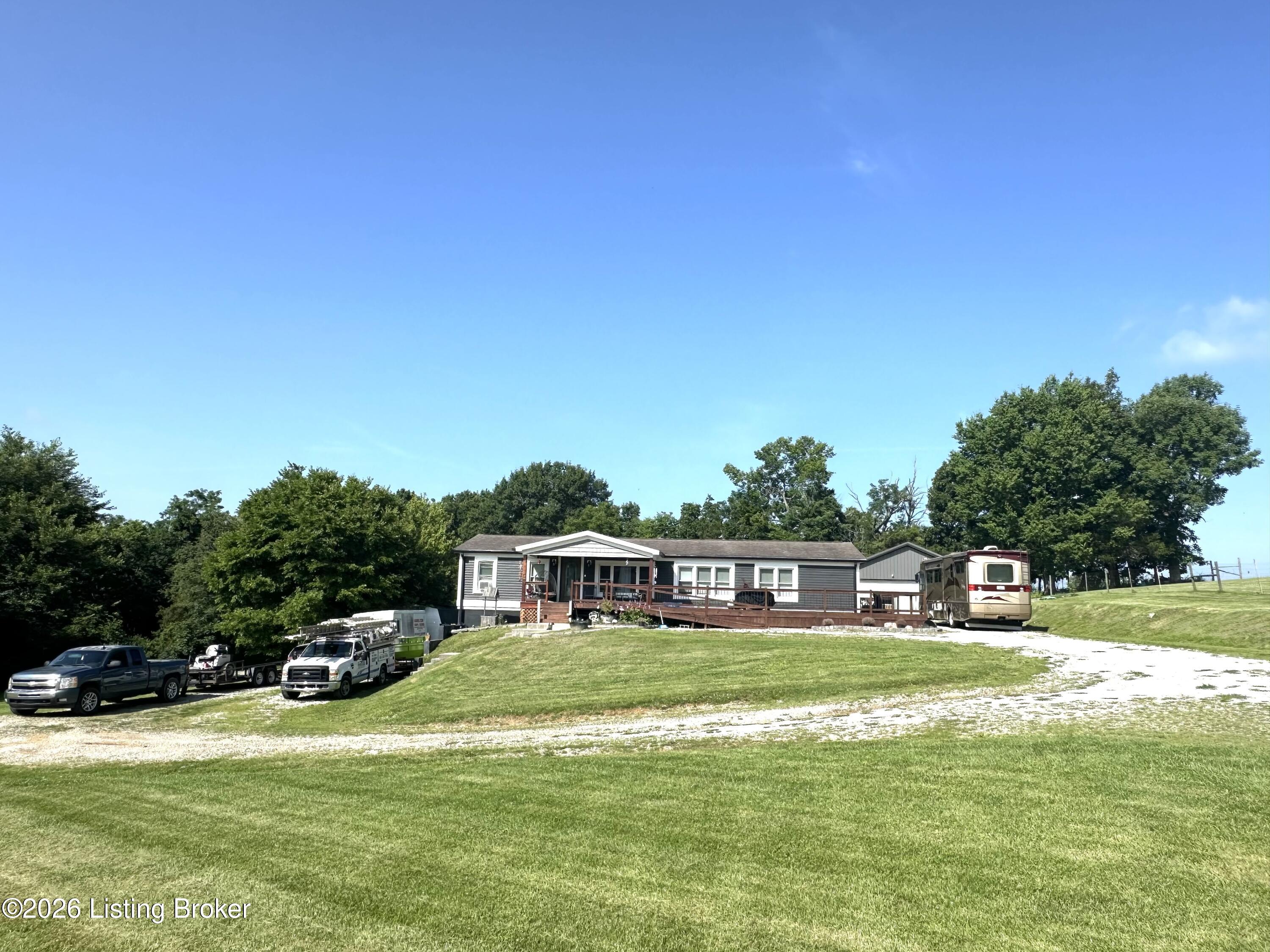 433 Thomas Ln Property Photo 15