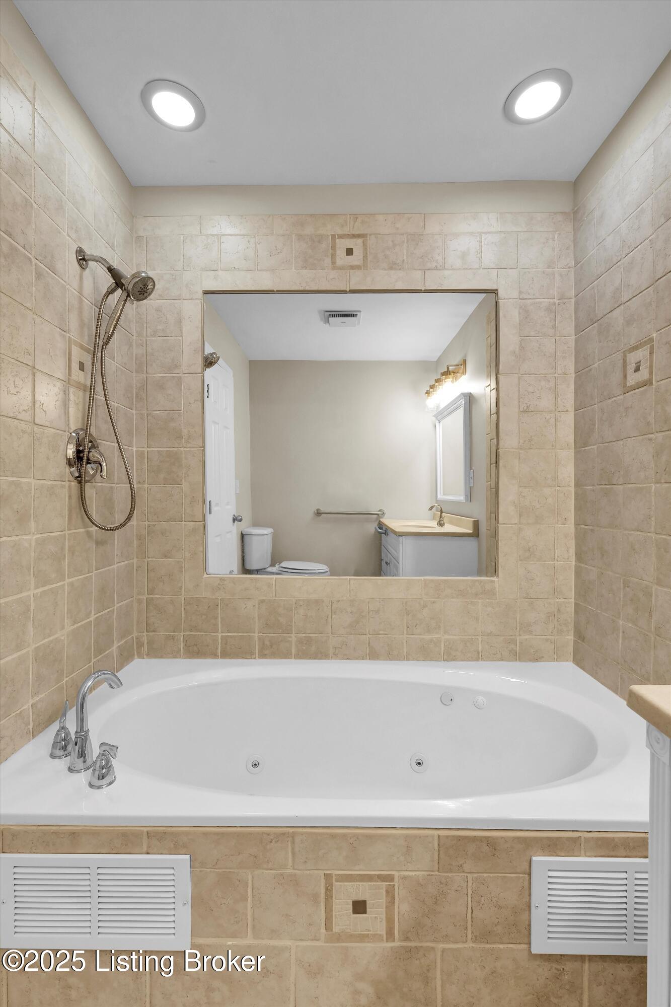 11605 Brentlinger Ln Property Photo 9