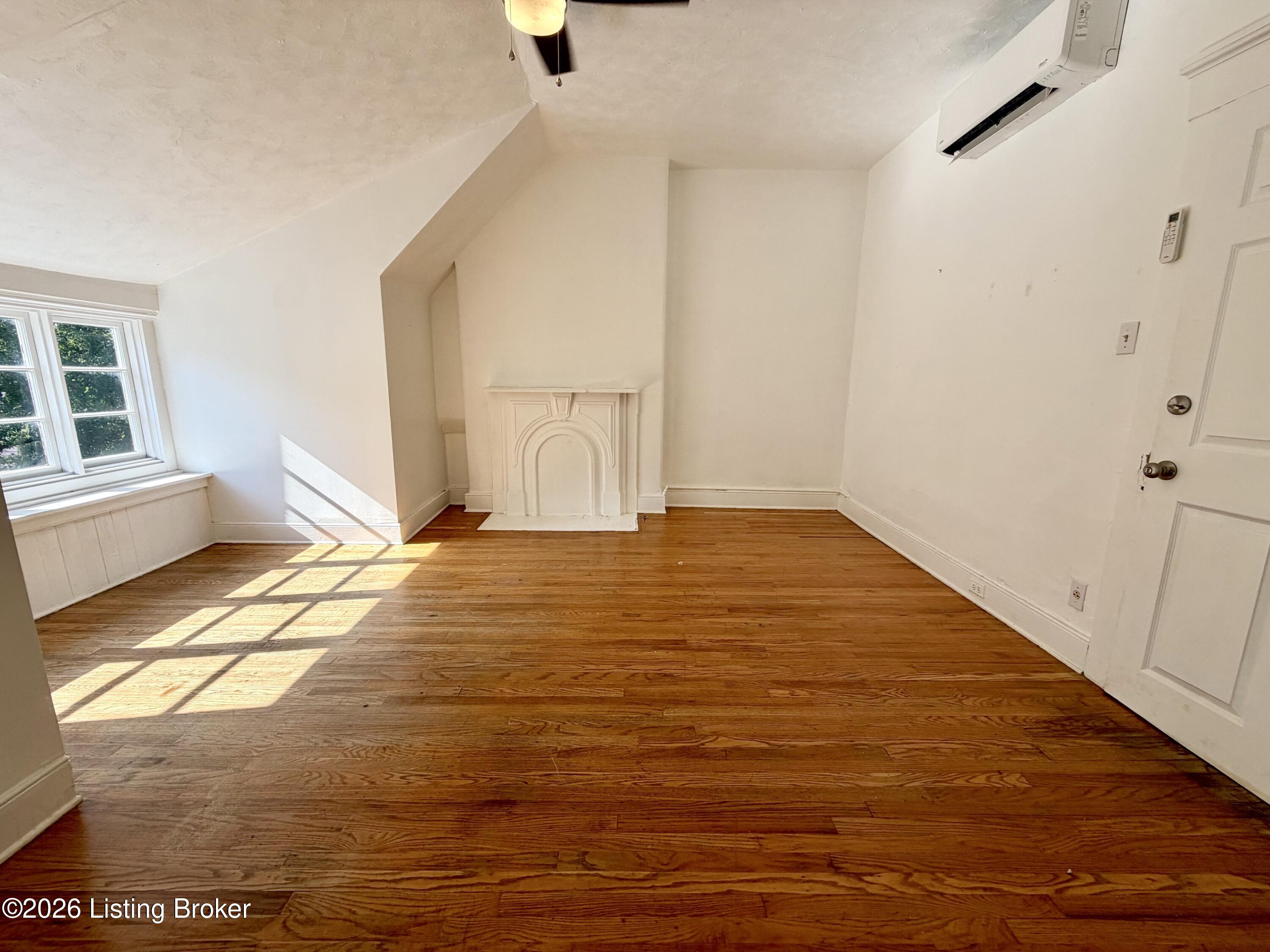 1466 Saint James Ct 4 Property Photo 2