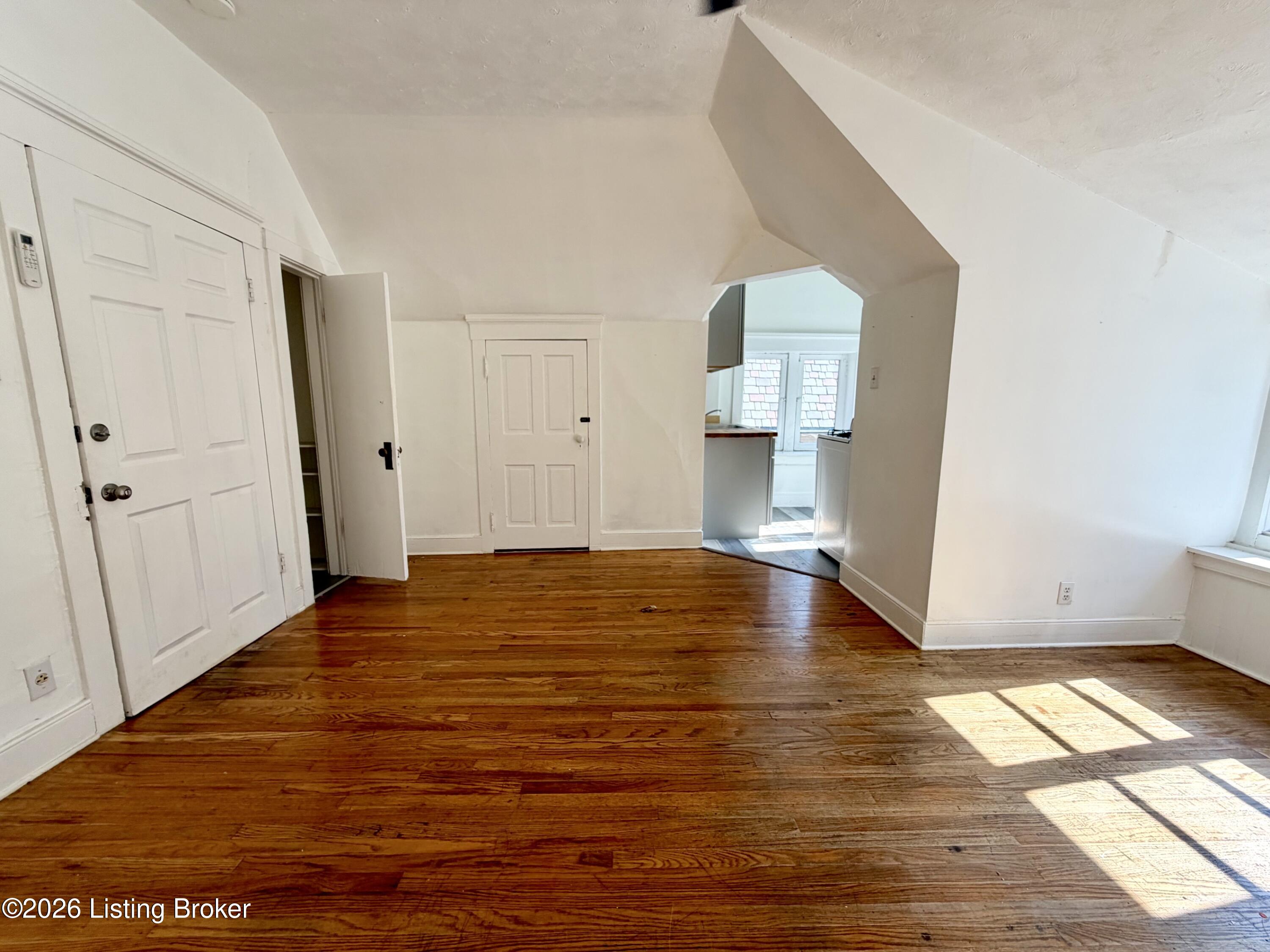 1466 Saint James Ct 4 Property Photo 3