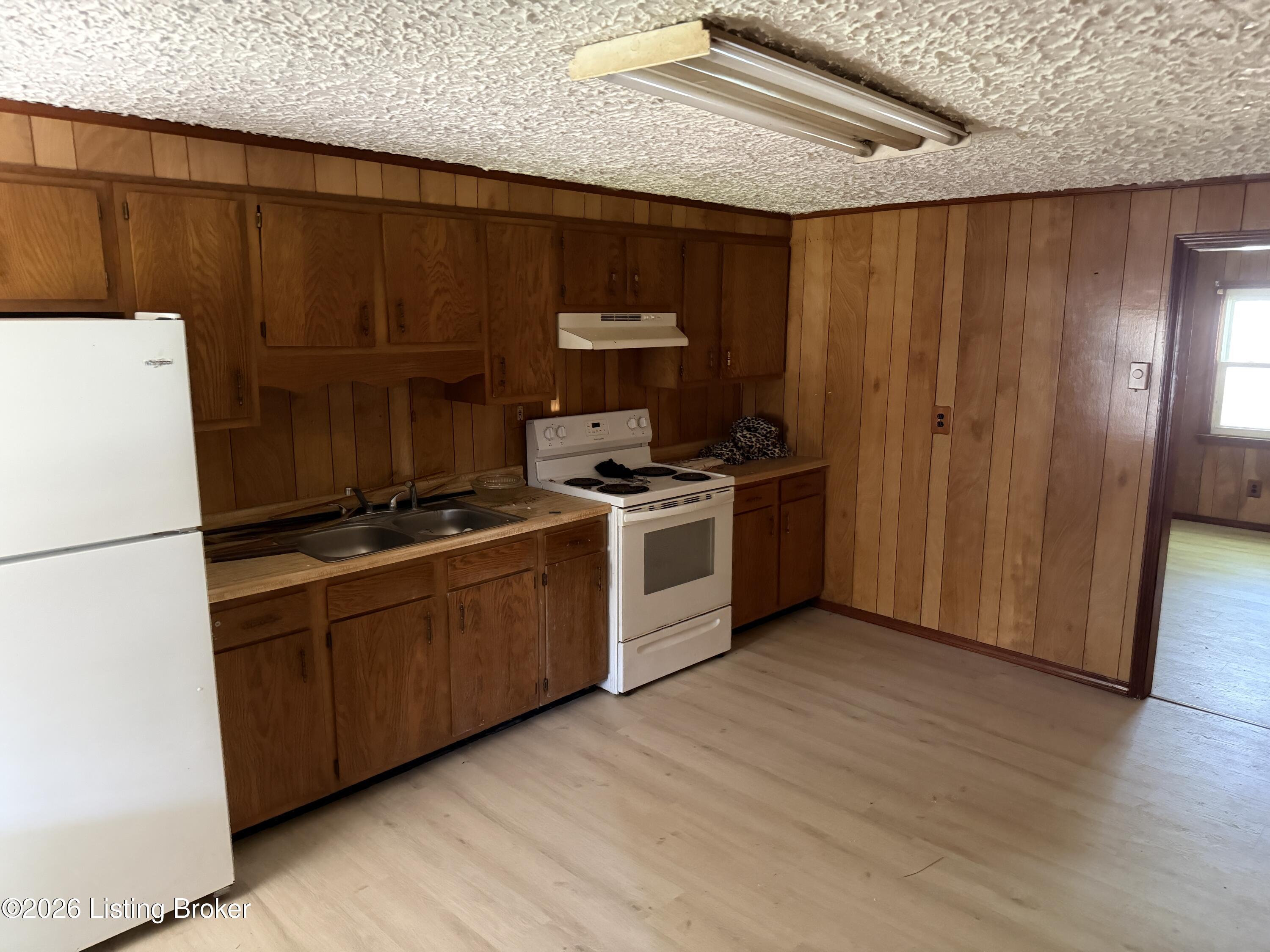 711 Meade St Property Photo 3
