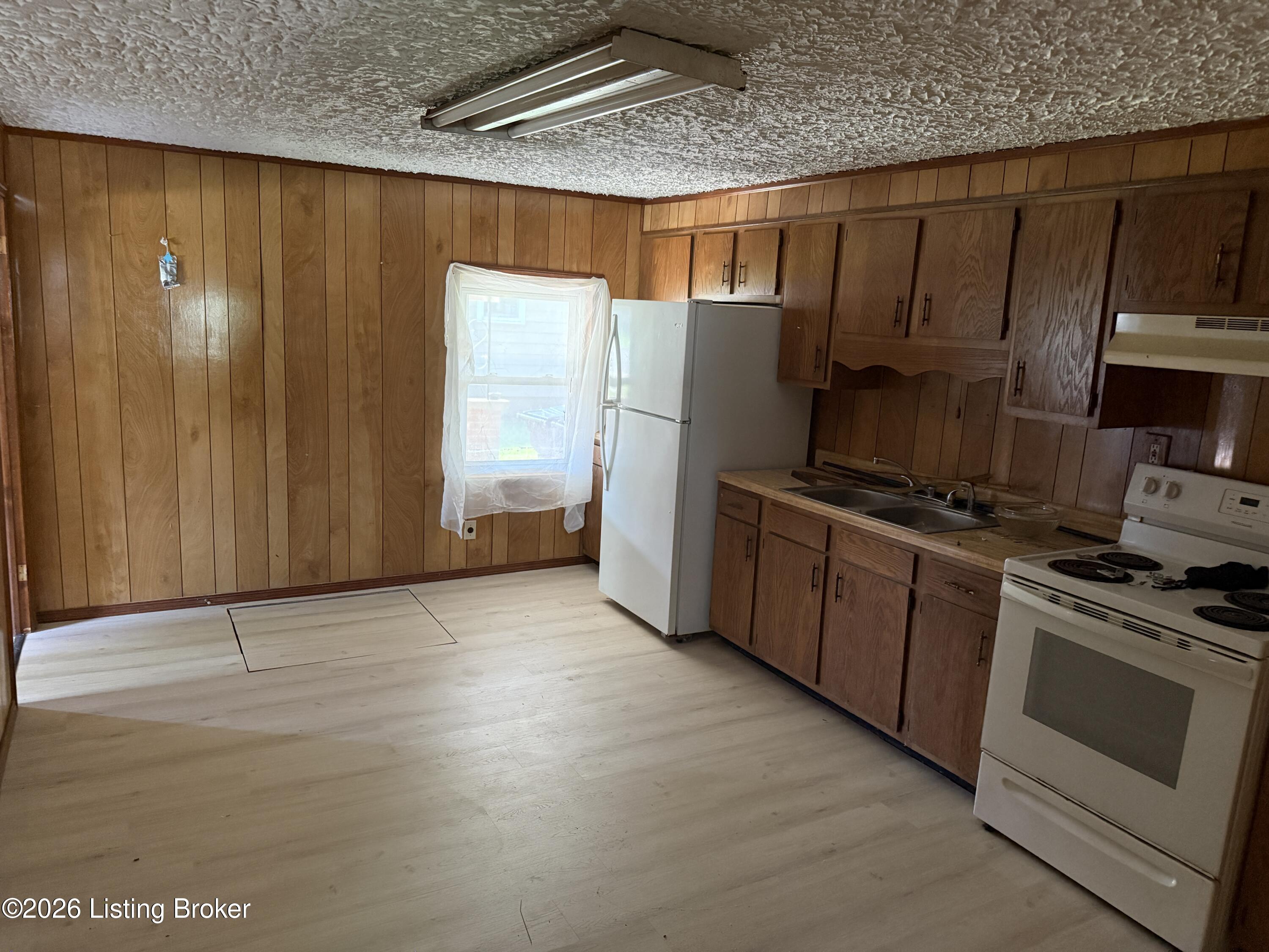 711 Meade St Property Photo 4