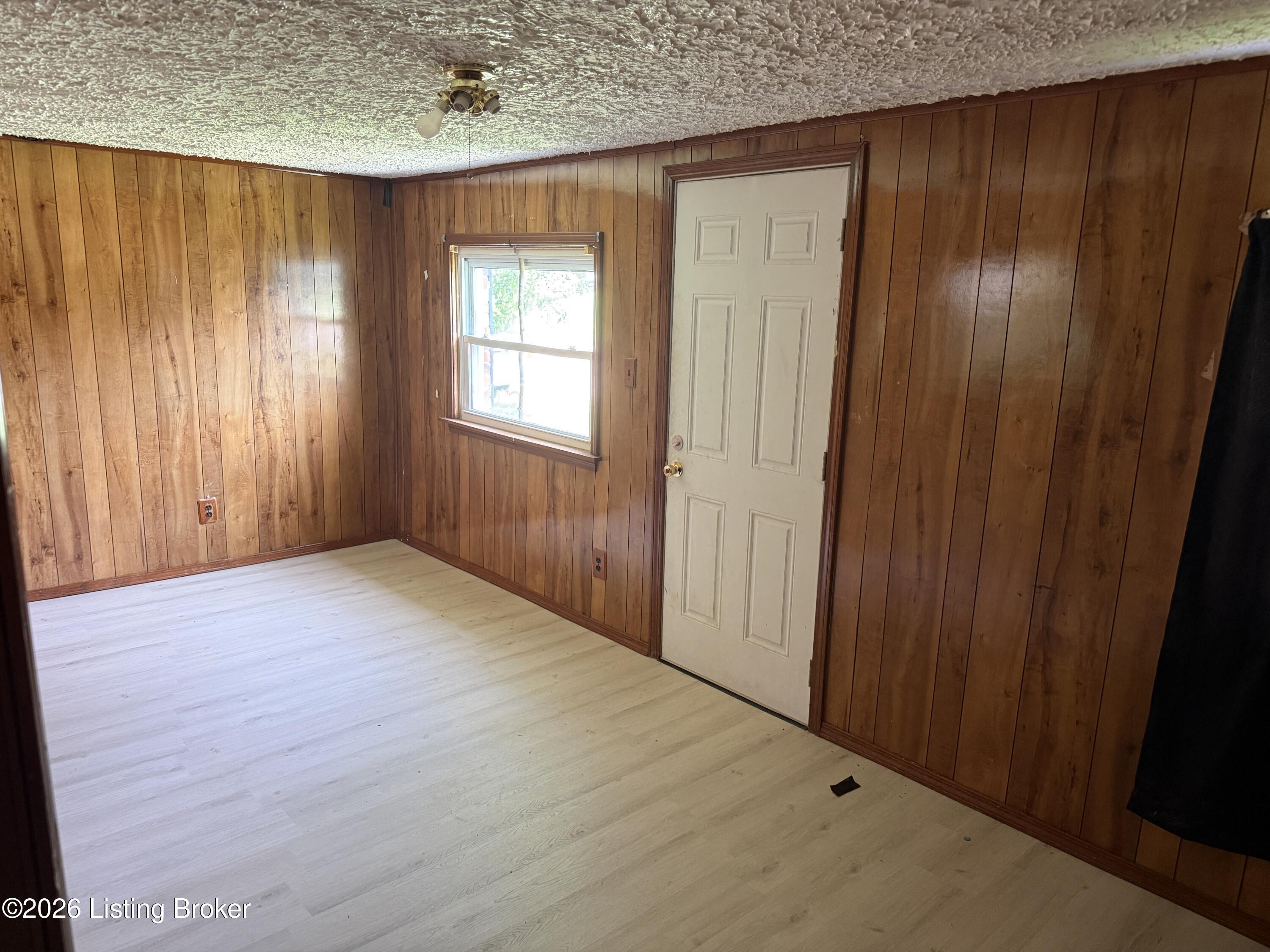 711 Meade St Property Photo 5
