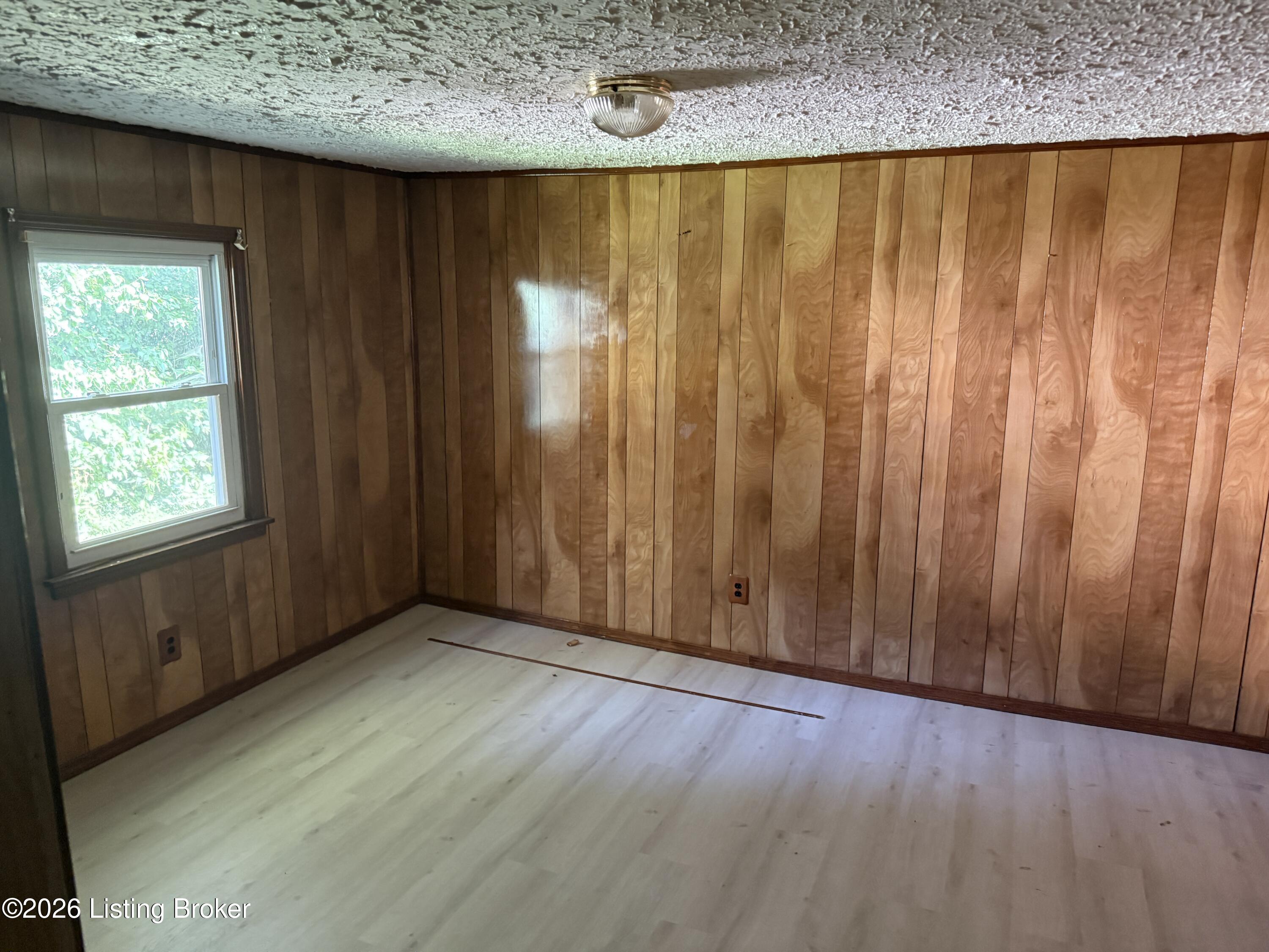 711 Meade St Property Photo 6