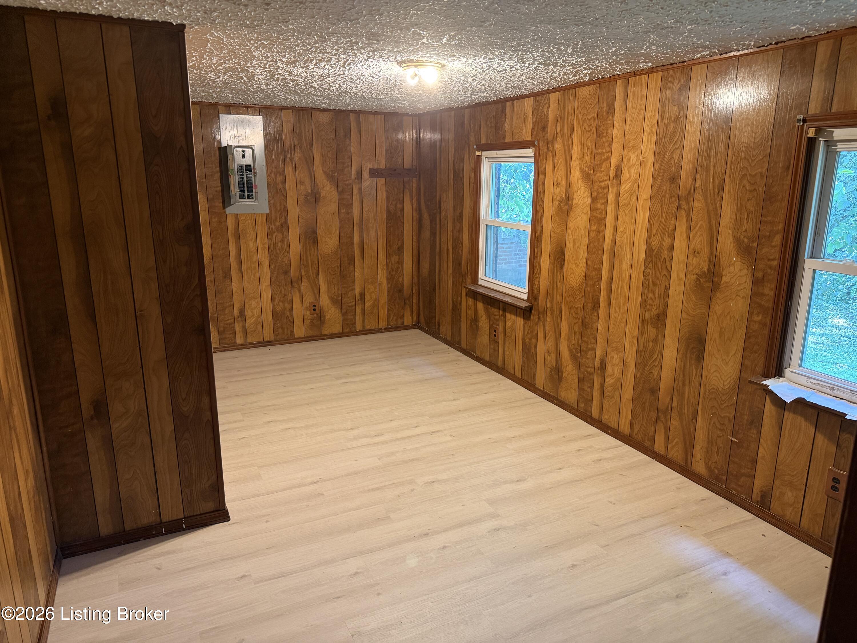 711 Meade St Property Photo 8