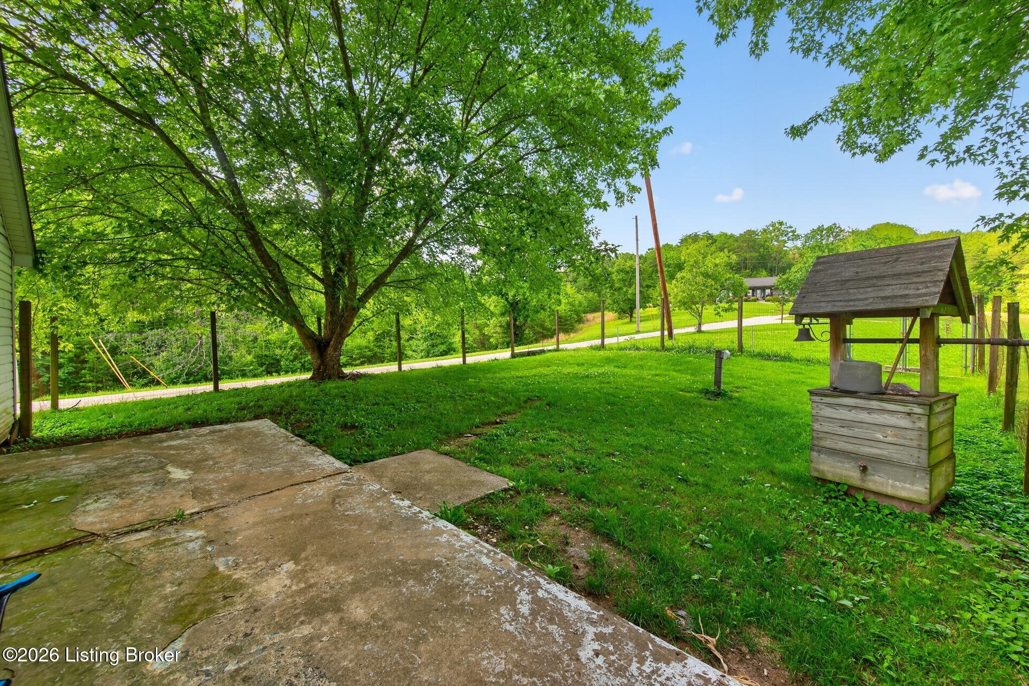 326 Roberts Rd Property Photo 3