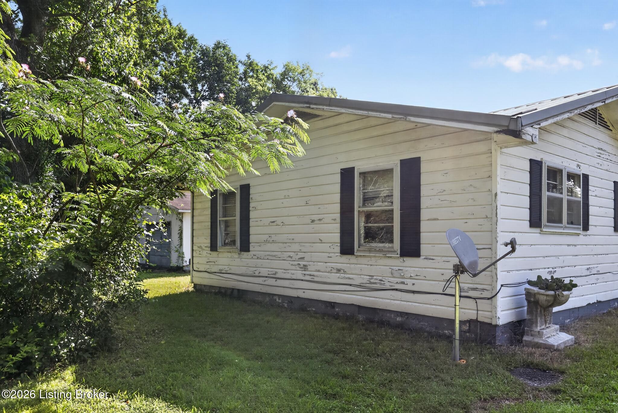 3834 Cook St Property Photo 2