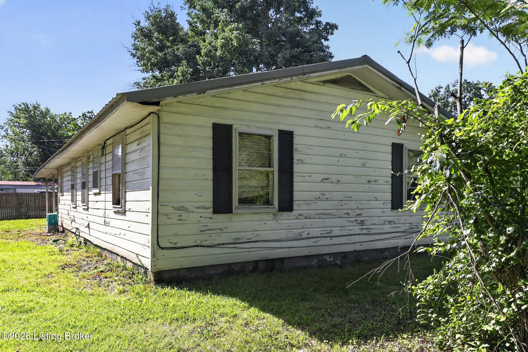 3834 Cook St Property Photo 3