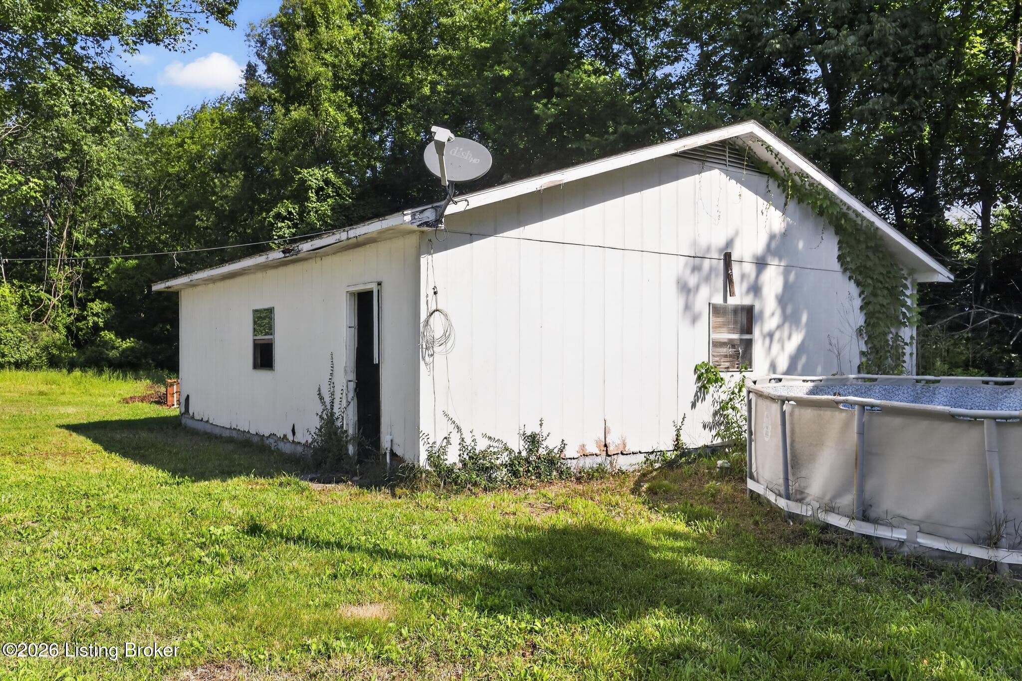 3834 Cook St Property Photo 5