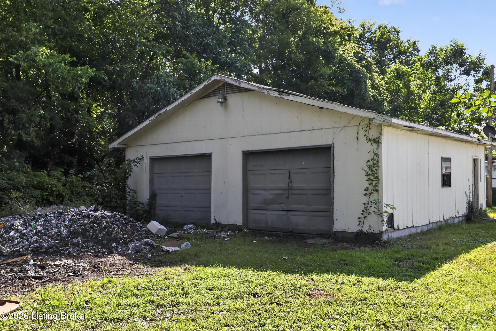 3834 Cook St Property Photo 8