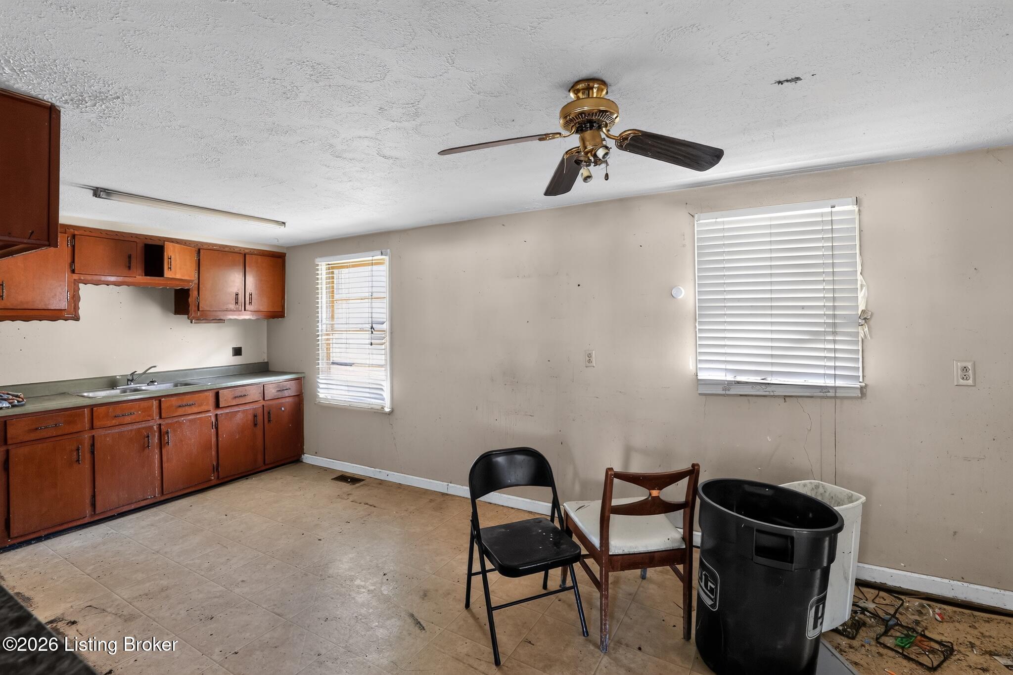 3834 Cook St Property Photo 19