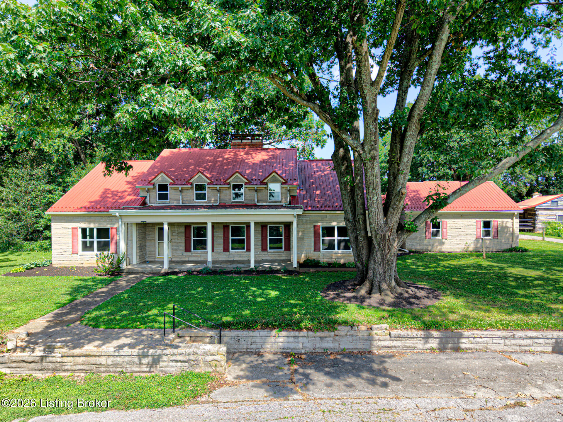 302 Eminence Pike Property Photo 1