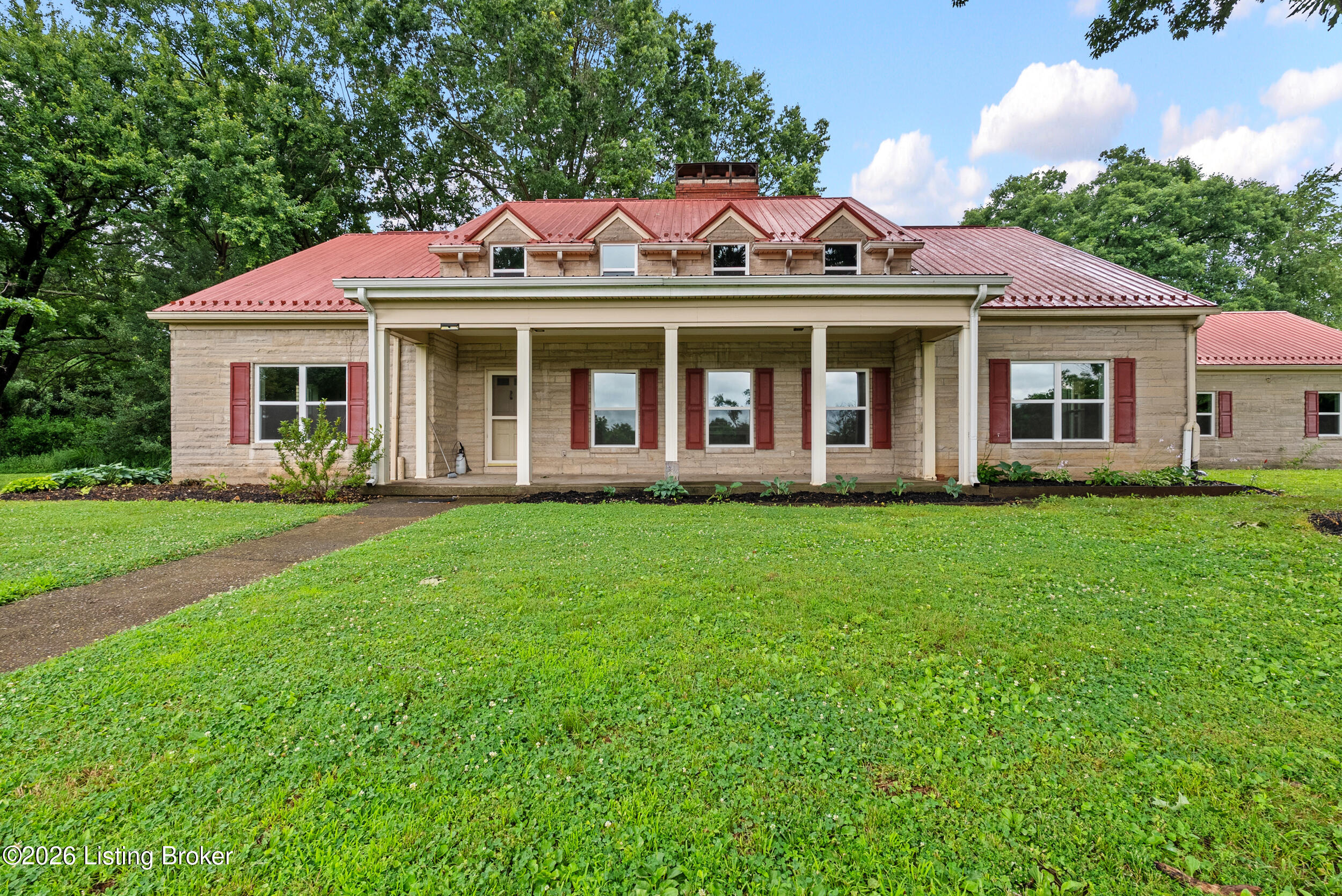 302 Eminence Pike Property Photo 2