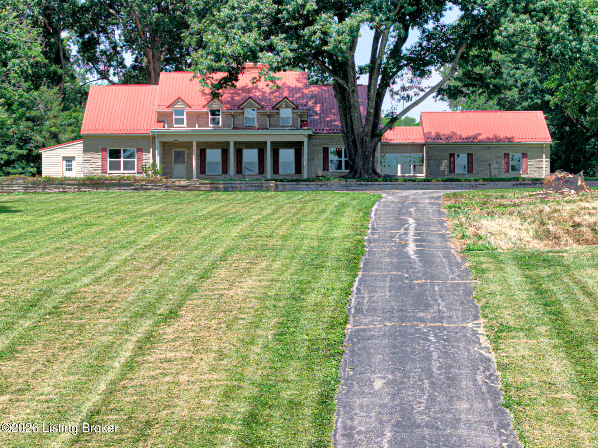302 Eminence Pike Property Photo 4