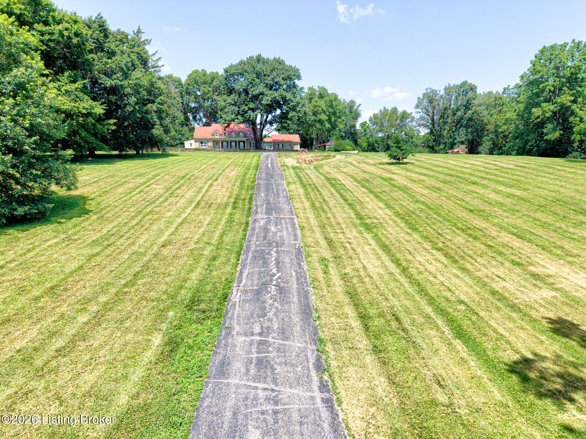 302 Eminence Pike Property Photo 6