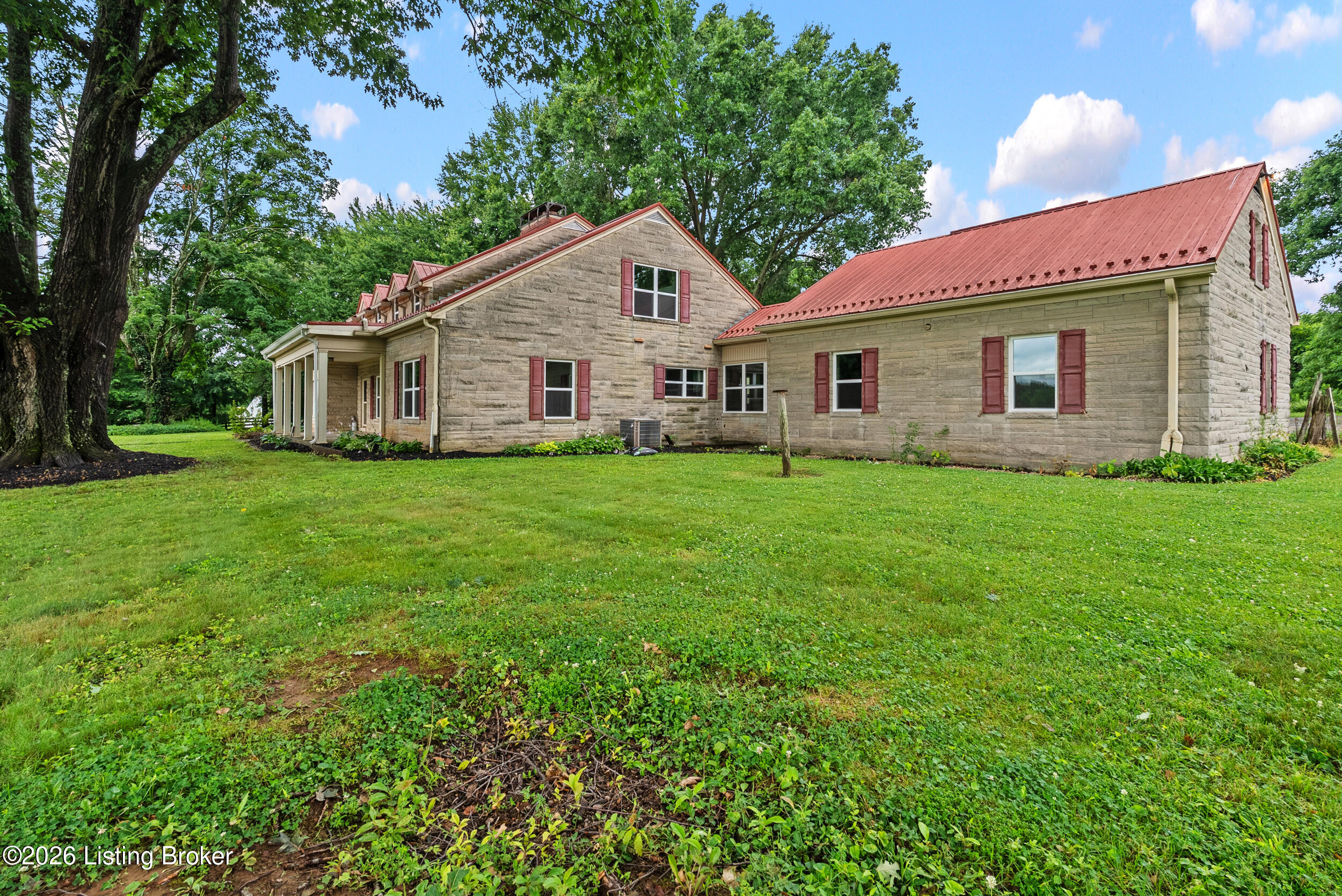 302 Eminence Pike Property Photo 8