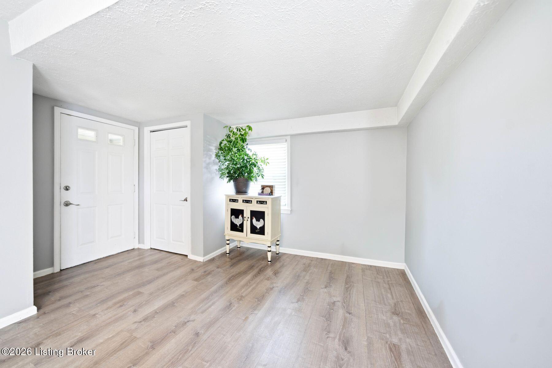 3120 S Crums Ln Property Photo 6