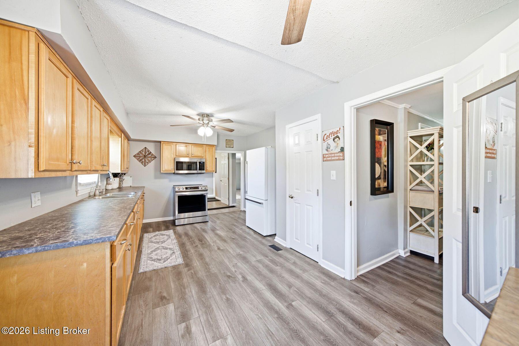 3120 S Crums Ln Property Photo 16