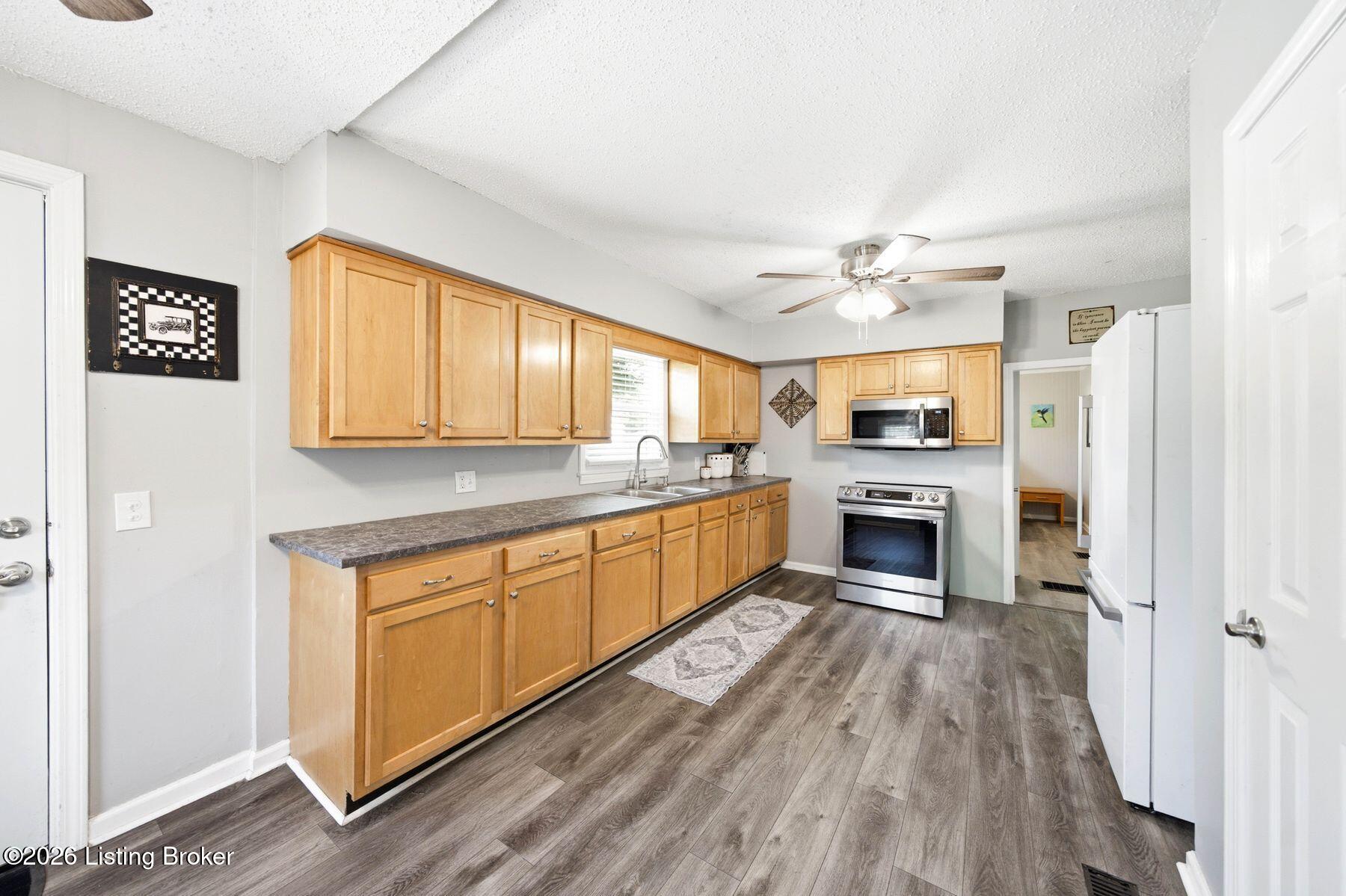 3120 S Crums Ln Property Photo 17
