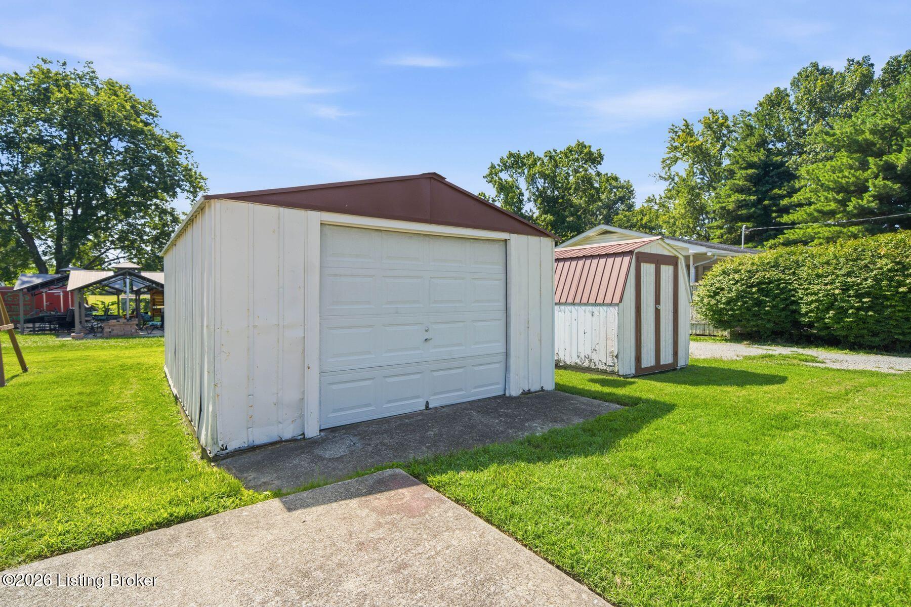 3120 S Crums Ln Property Photo 41