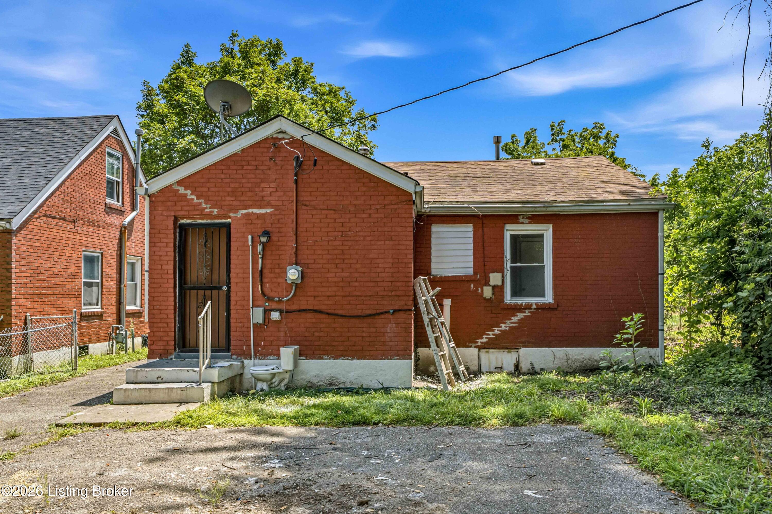 3443 Algonquin Pkwy Property Photo 4