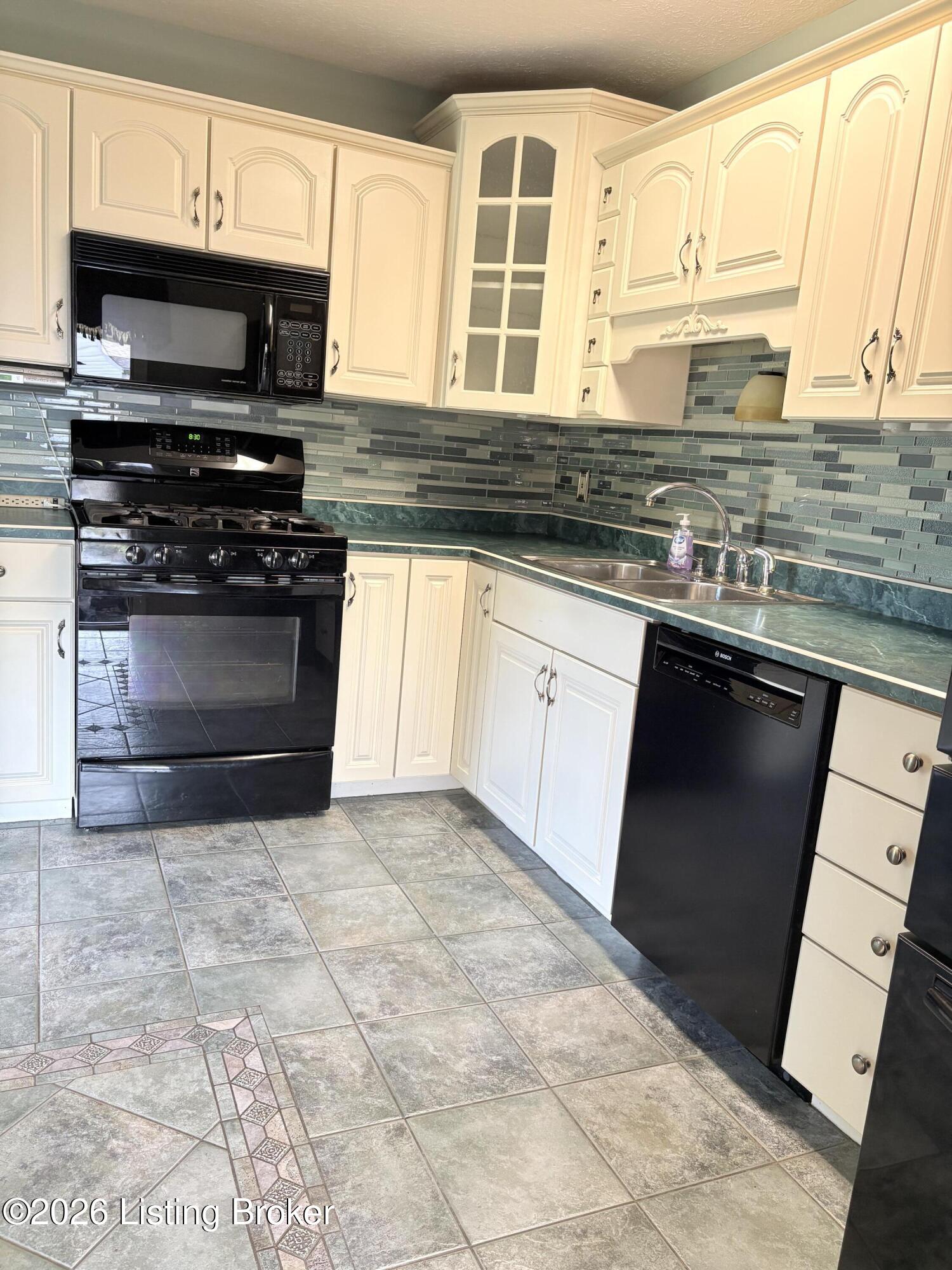 4501 Summitt Dr Property Photo 3